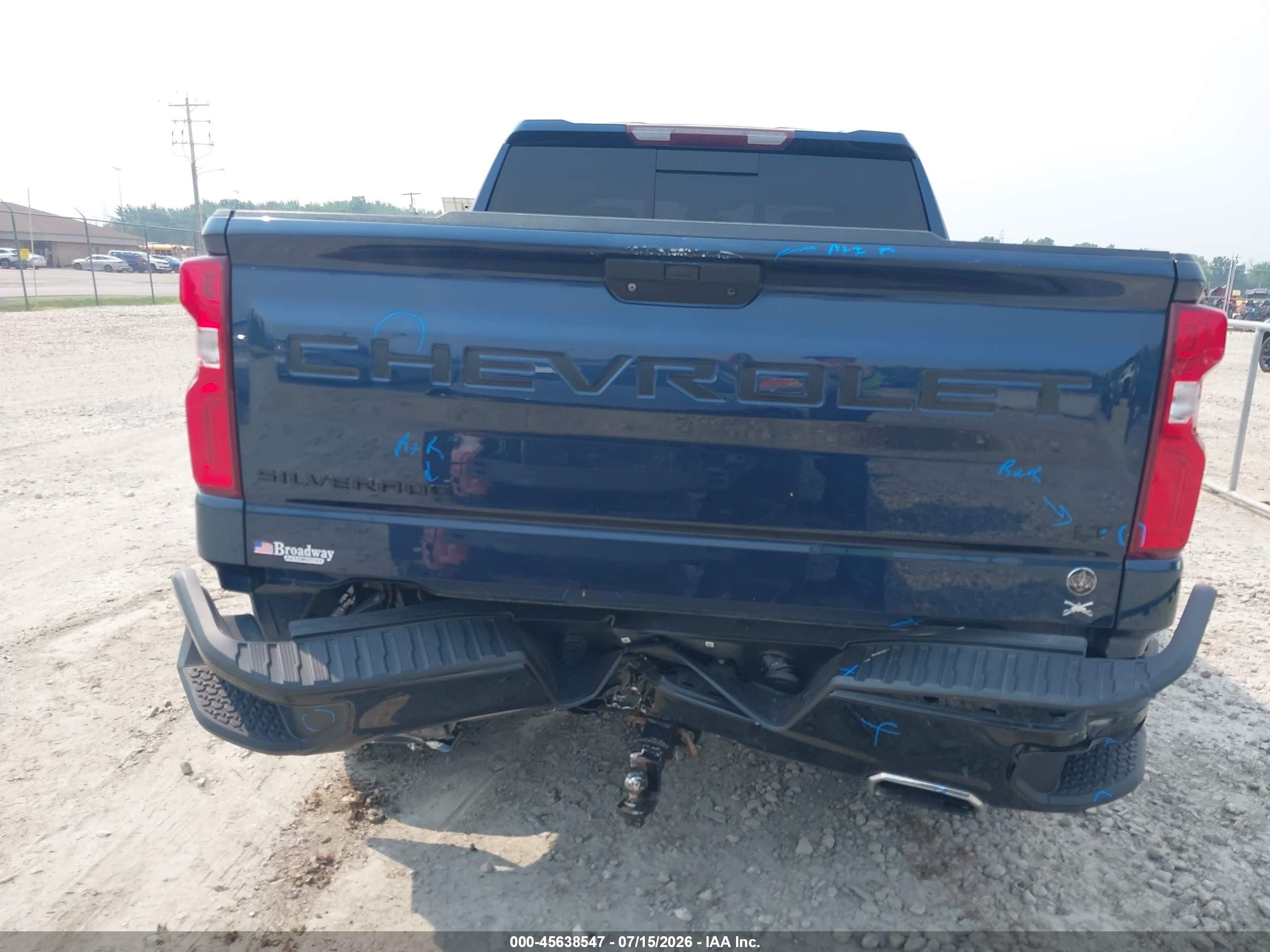 2020 Chevrolet Silverado 1500 4wd  Short Bed Lt Trail Boss Dark Blue vin: 3GCPYFED6LG366759