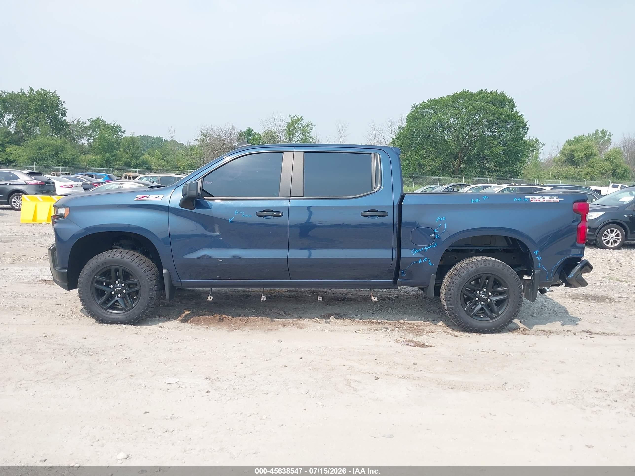 2020 Chevrolet Silverado 1500 4wd  Short Bed Lt Trail Boss Dark Blue vin: 3GCPYFED6LG366759