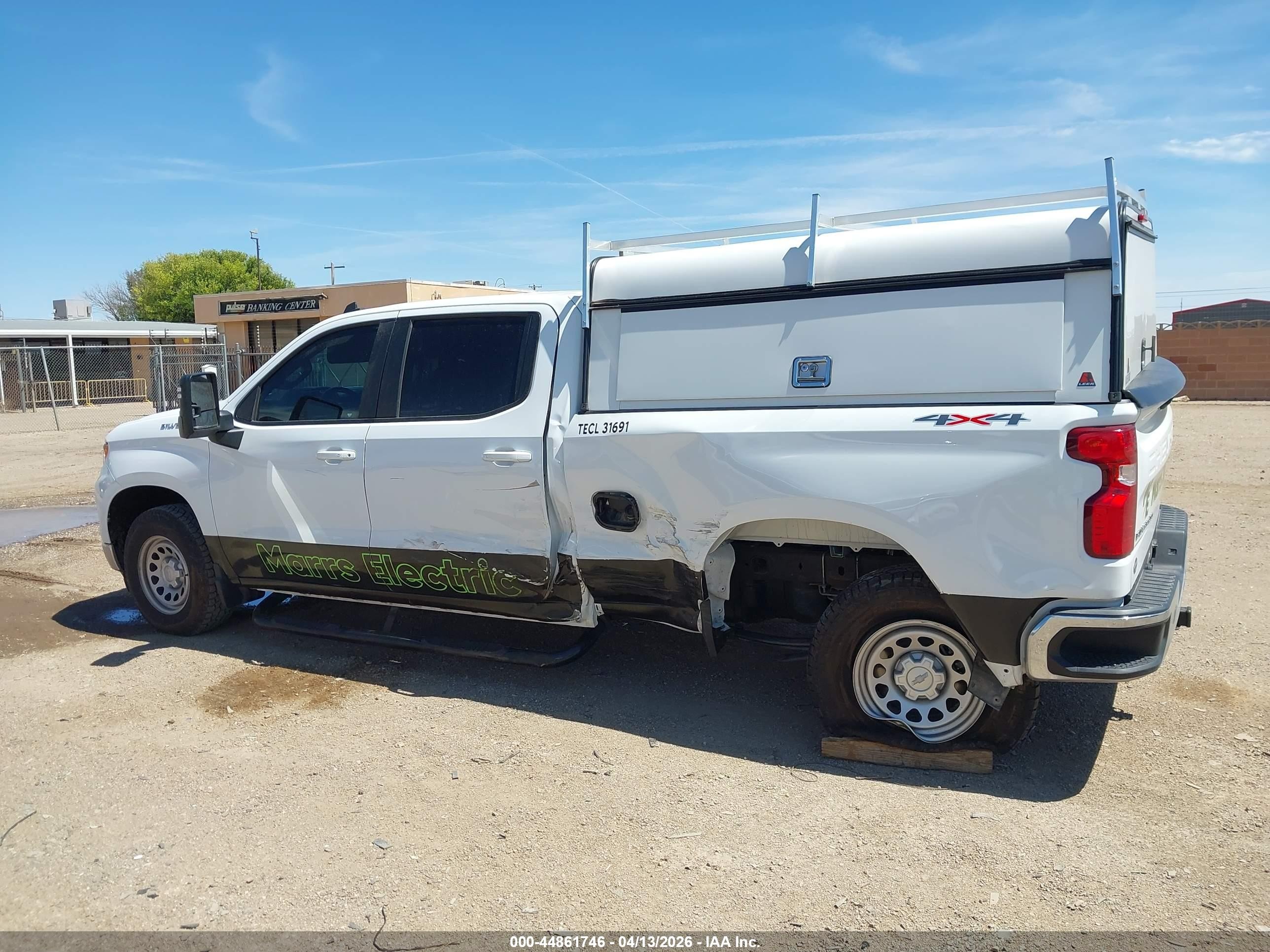 2023 Chevrolet Silverado 1500 4wd  Standard Bed Lt White vin: 3GCUDDED1PG325769