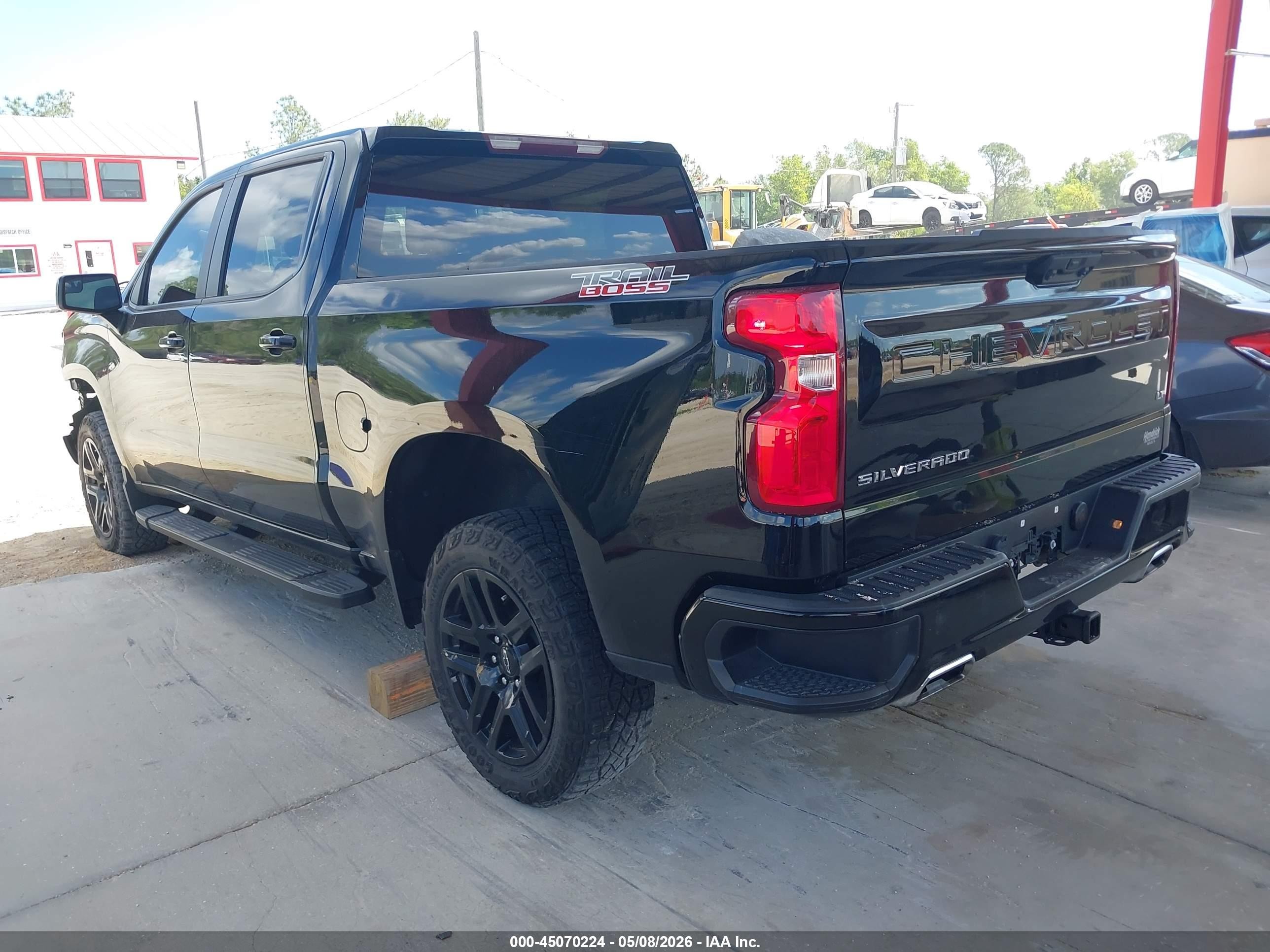 2023 Chevrolet Silverado 1500 4wd  Short Bed Lt Trail Boss Черный vin: 3GCUDFED8PG257210