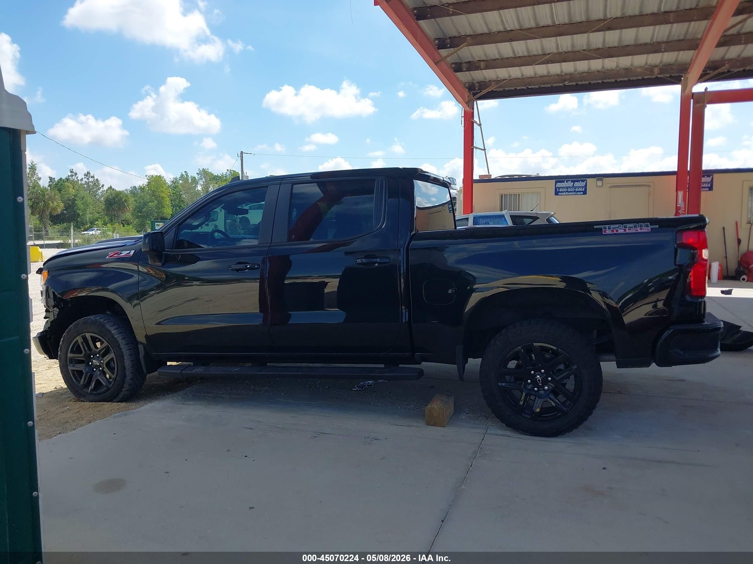 2023 Chevrolet Silverado 1500 4wd  Short Bed Lt Trail Boss Черный vin: 3GCUDFED8PG257210