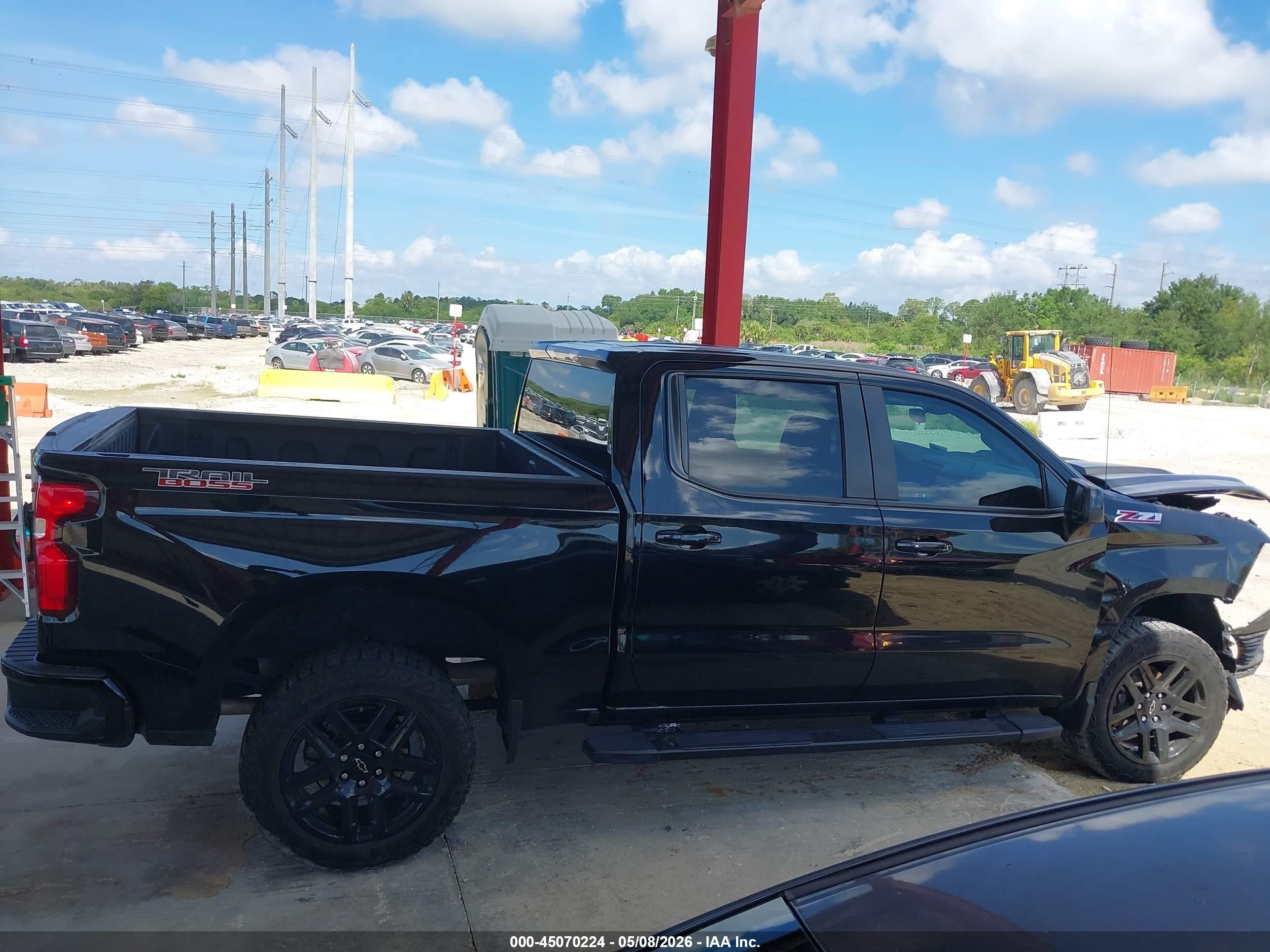 2023 Chevrolet Silverado 1500 4wd  Short Bed Lt Trail Boss Черный vin: 3GCUDFED8PG257210