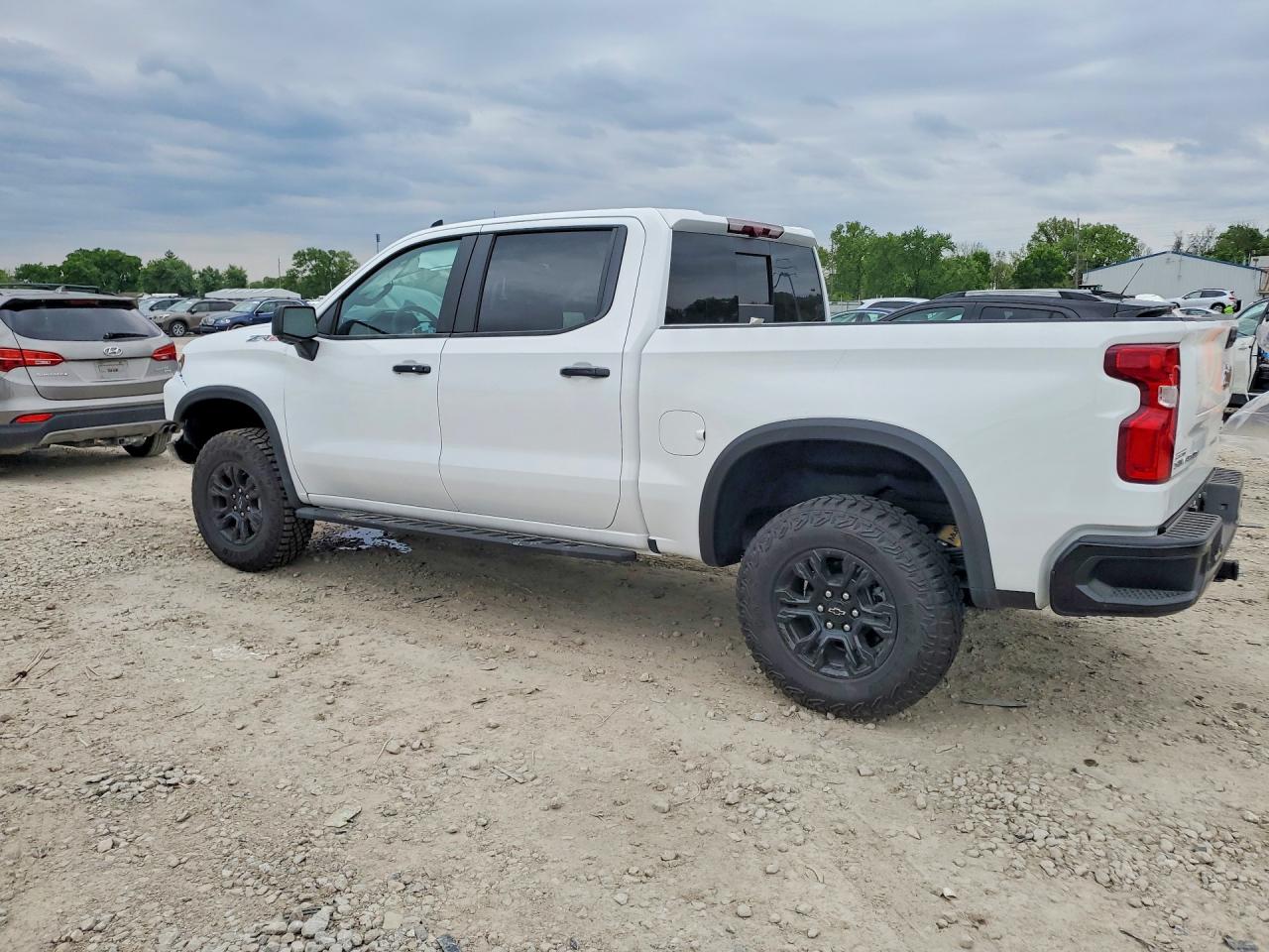 2026 Chevrolet Silverado K1500 Zr2 White vin: 3GCUKHE88TG280243