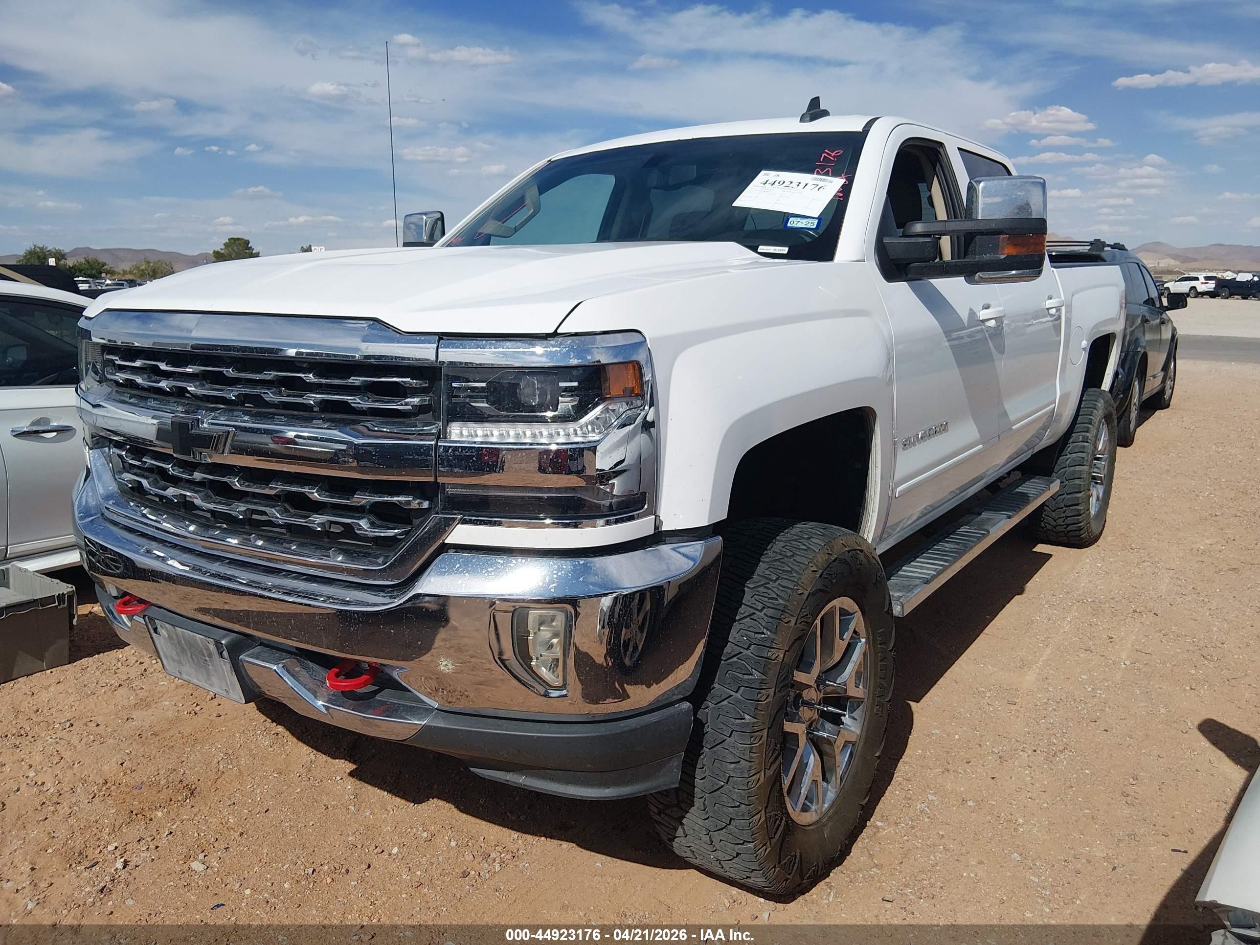 2017 Chevrolet Silverado 1500 1lt White vin: 3GCUKREC0HG462312