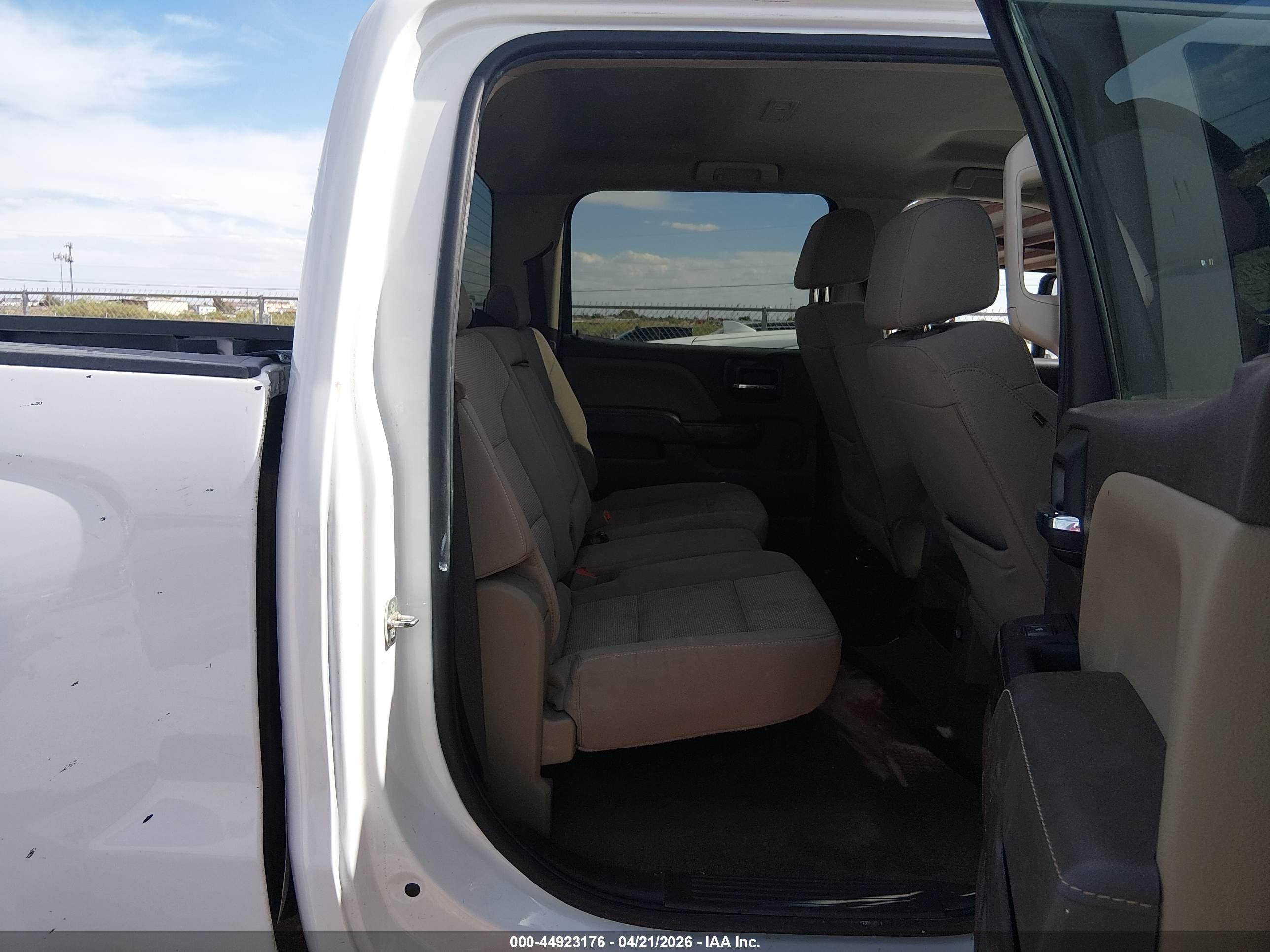2017 Chevrolet Silverado 1500 1lt White vin: 3GCUKREC0HG462312