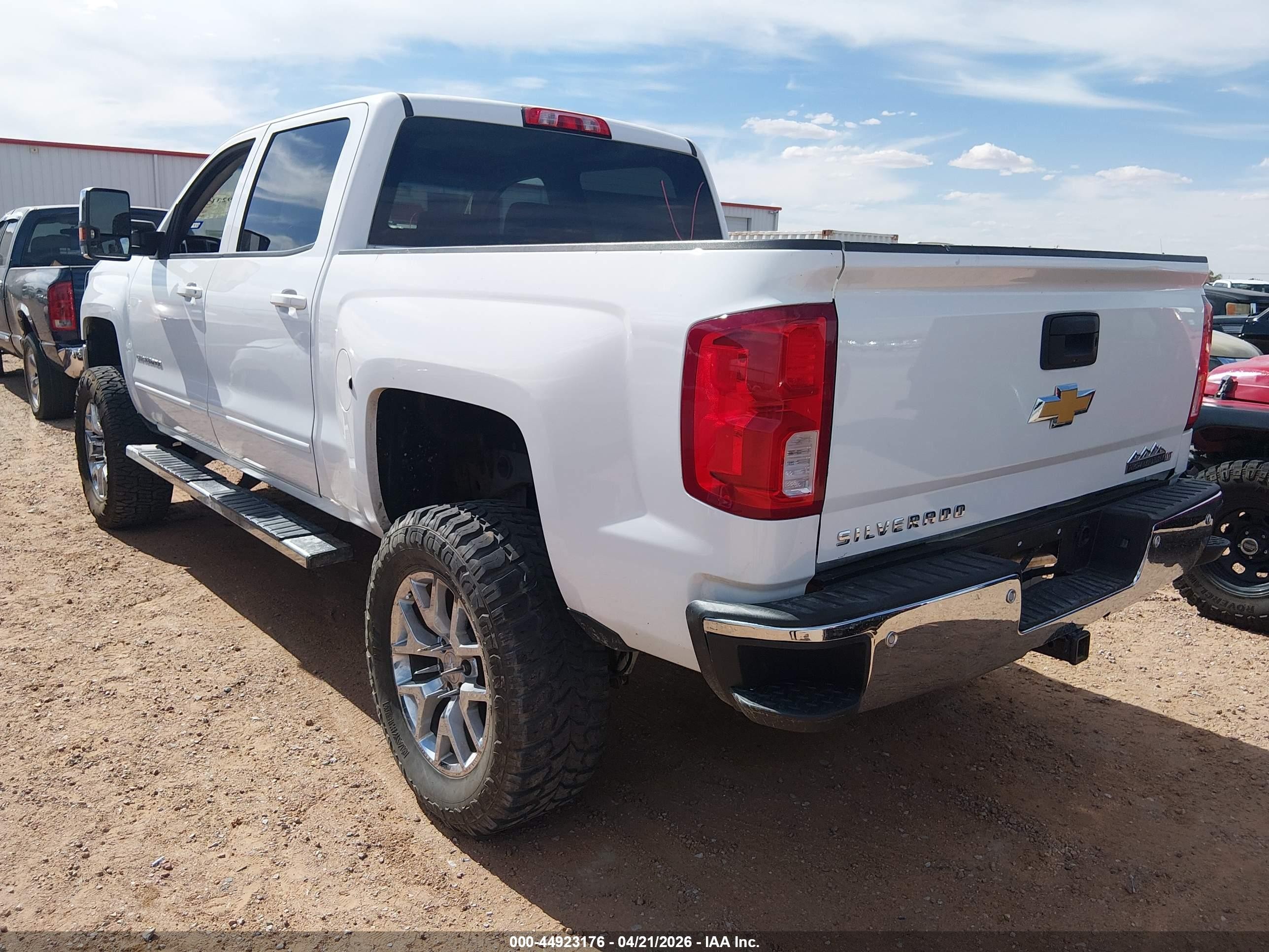 2017 Chevrolet Silverado 1500 1lt White vin: 3GCUKREC0HG462312