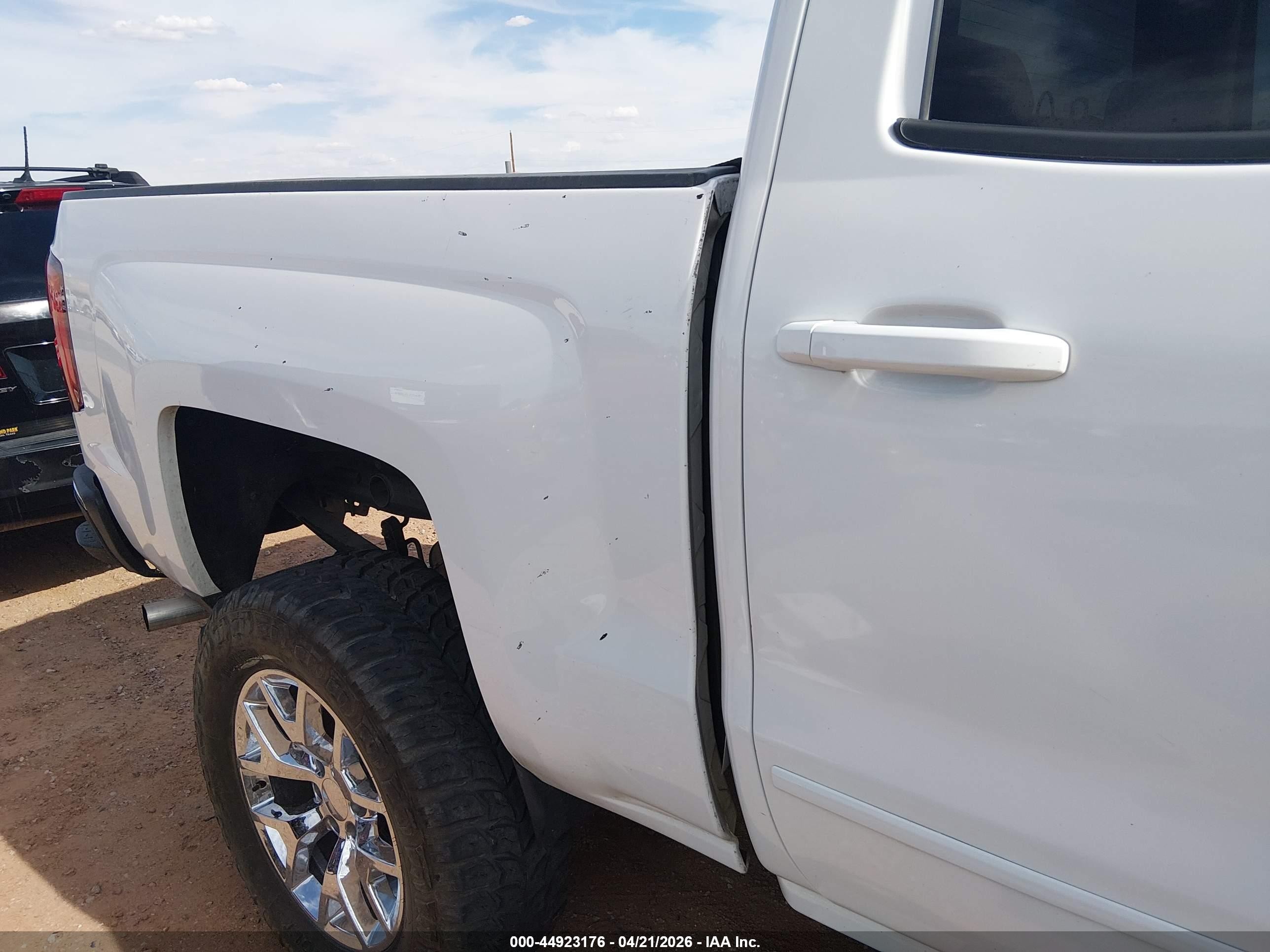 2017 Chevrolet Silverado 1500 1lt White vin: 3GCUKREC0HG462312