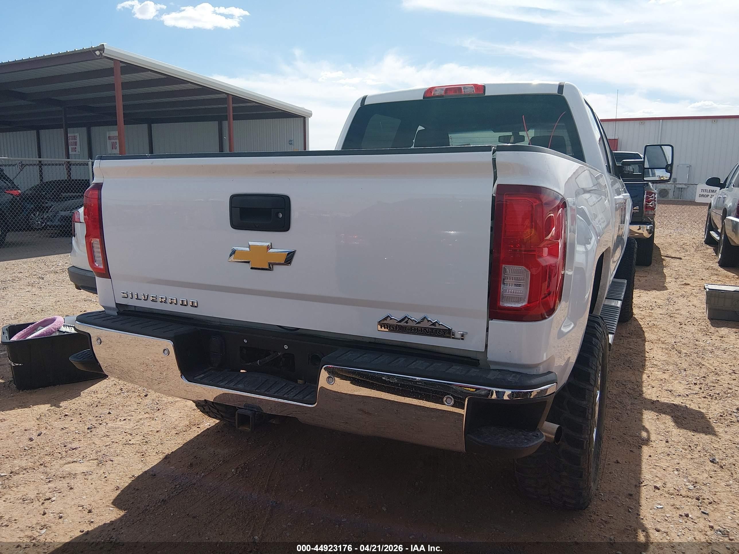 2017 Chevrolet Silverado 1500 1lt White vin: 3GCUKREC0HG462312
