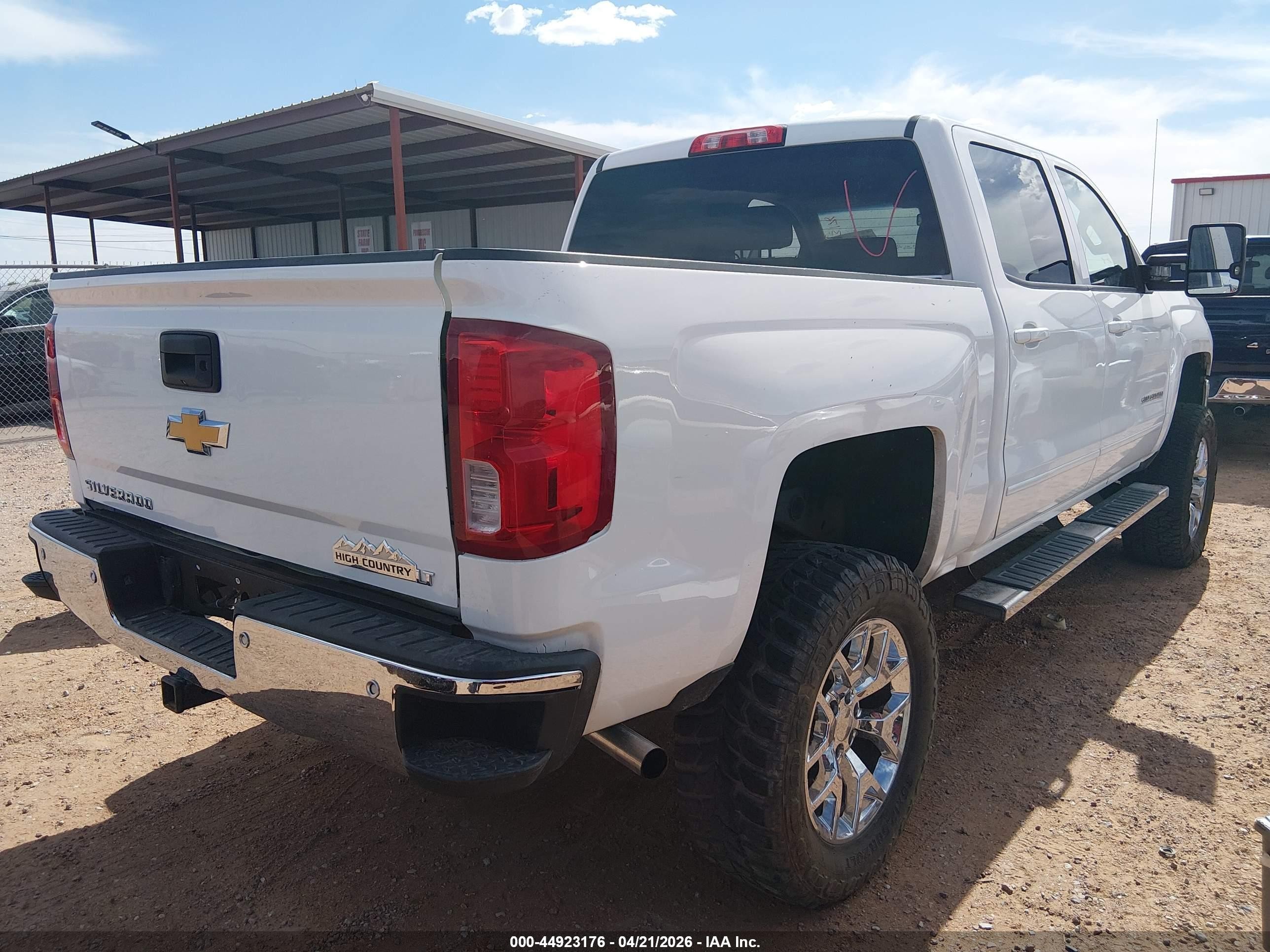 2017 Chevrolet Silverado 1500 1lt White vin: 3GCUKREC0HG462312