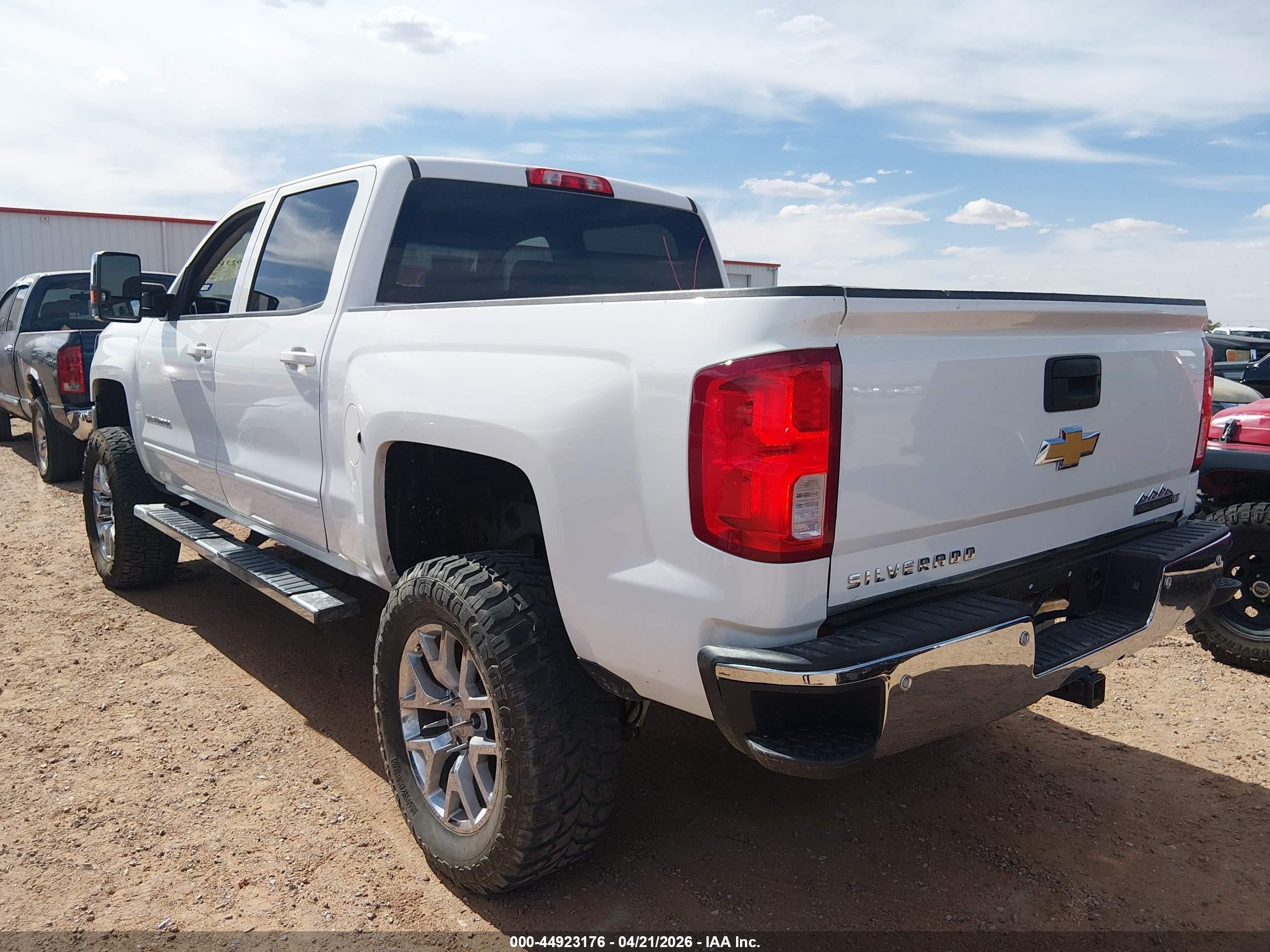2017 Chevrolet Silverado 1500 1lt White vin: 3GCUKREC0HG462312