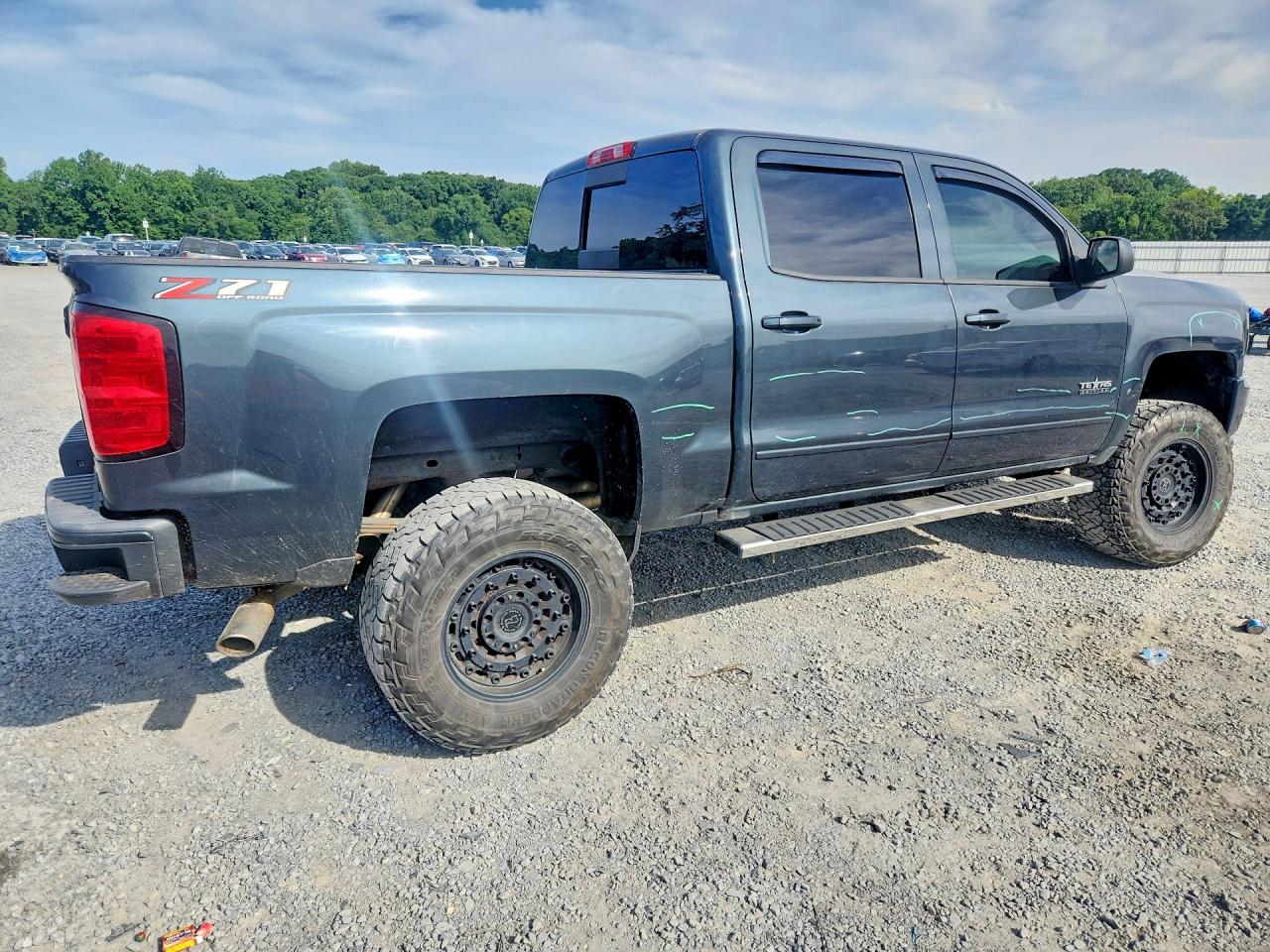2018 Chevrolet Silverado K1500 Lt Серый vin: 3GCUKREC1JG506937