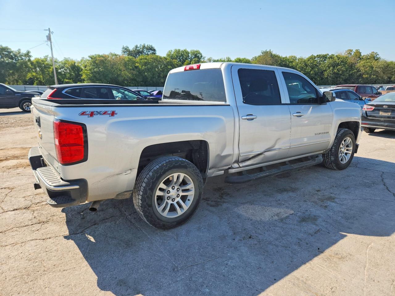 2017 Chevrolet Silverado K1500 Lt Silver vin: 3GCUKREC2HG294950