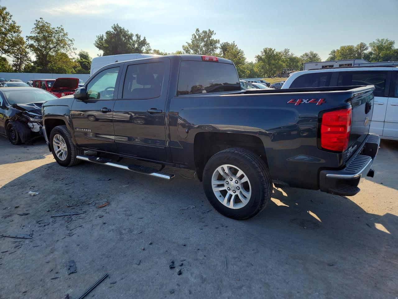 2018 Chevrolet Silverado K1500 Lt Серый vin: 3GCUKREC3JG295157
