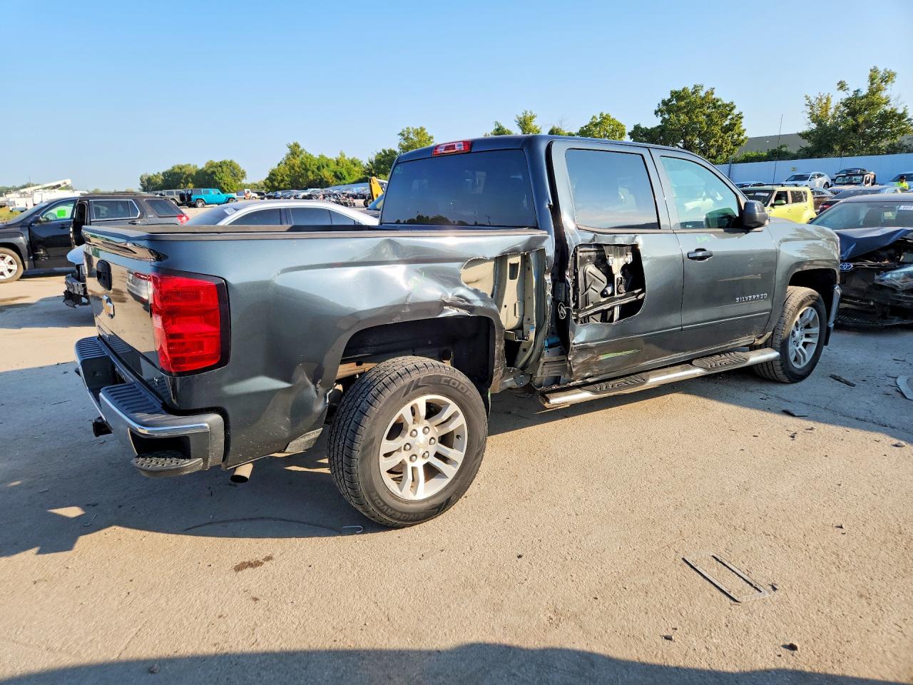2018 Chevrolet Silverado K1500 Lt Серый vin: 3GCUKREC3JG295157