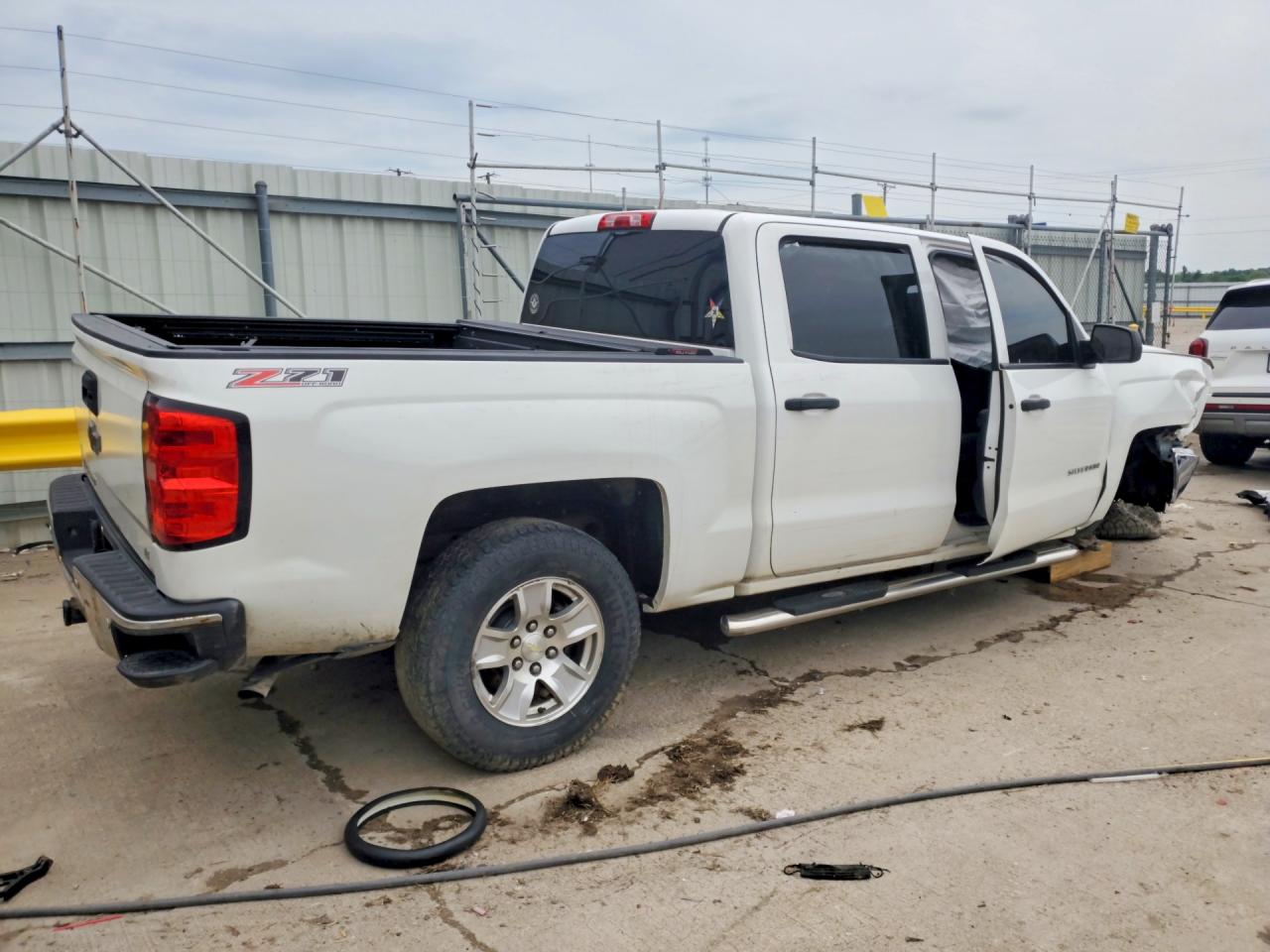 2014 Chevrolet Silverado K1500 Lt White vin: 3GCUKREC4EG400732