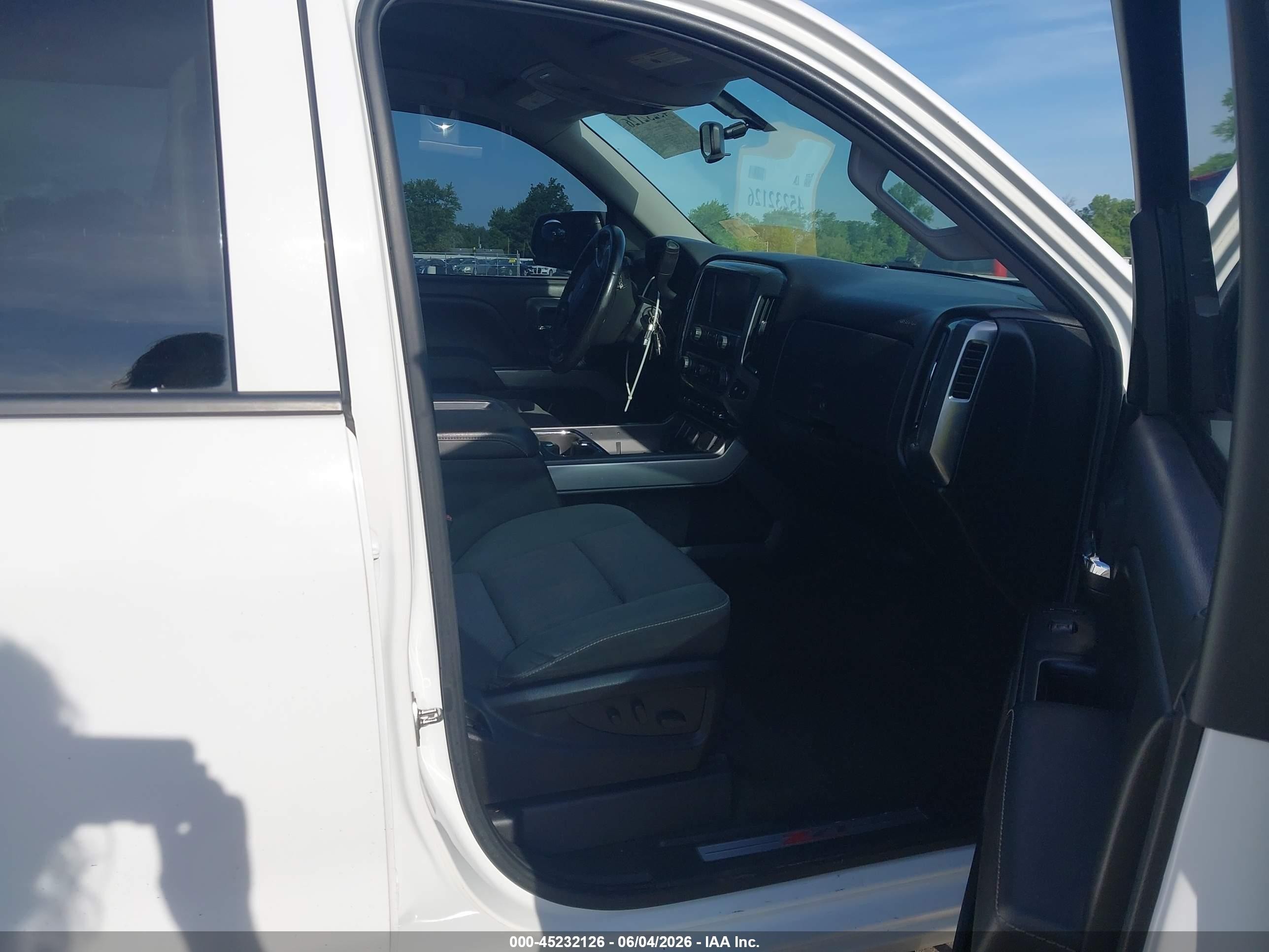 2015 Chevrolet Silverado 1500 1lt/2lt White vin: 3GCUKREC4FG480356