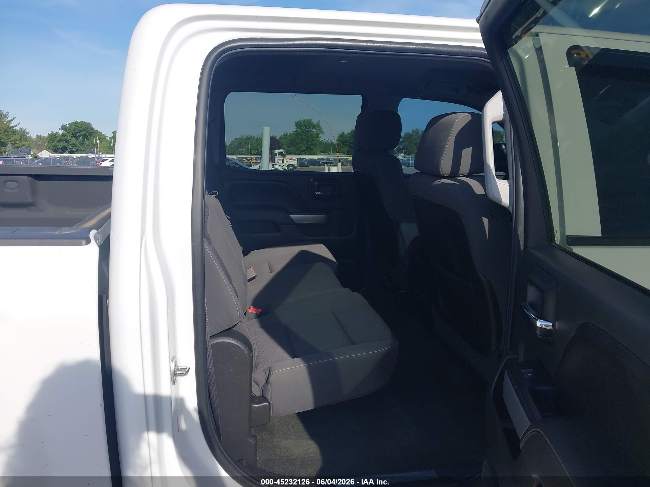 2015 Chevrolet Silverado 1500 1lt/2lt White vin: 3GCUKREC4FG480356