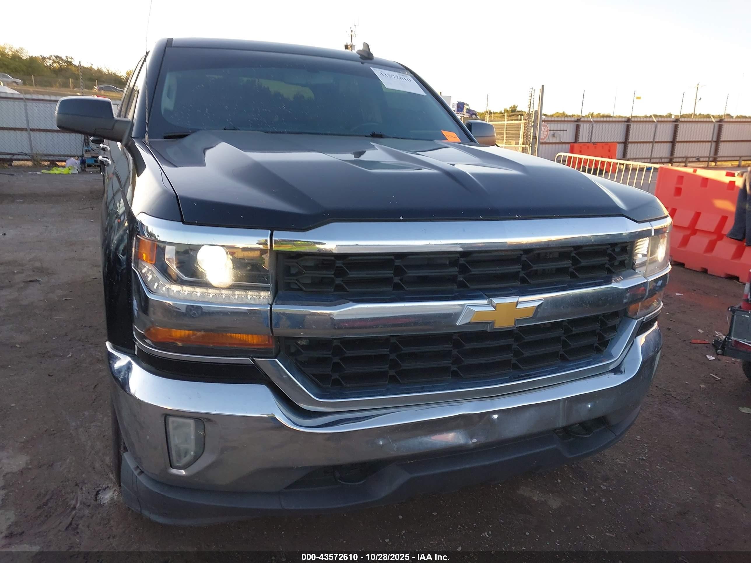 2018 Chevrolet Silverado 1500 1lt Черный vin: 3GCUKREC4JG139032
