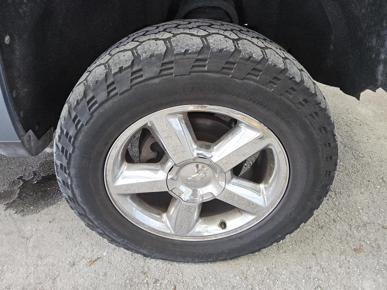 2015 Chevrolet Silverado K1500 Lt Blue vin: 3GCUKREC5FG522100 Damage: Right Front Wheel, Curb Rash, 2 To 3 Inches