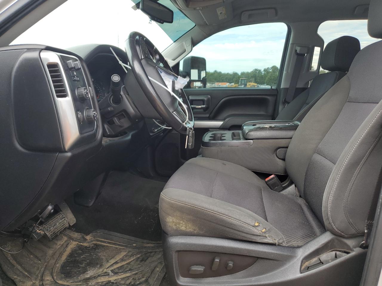 2016 Chevrolet Silverado K1500 Lt   Silver vin: 3GCUKREC5GG171657