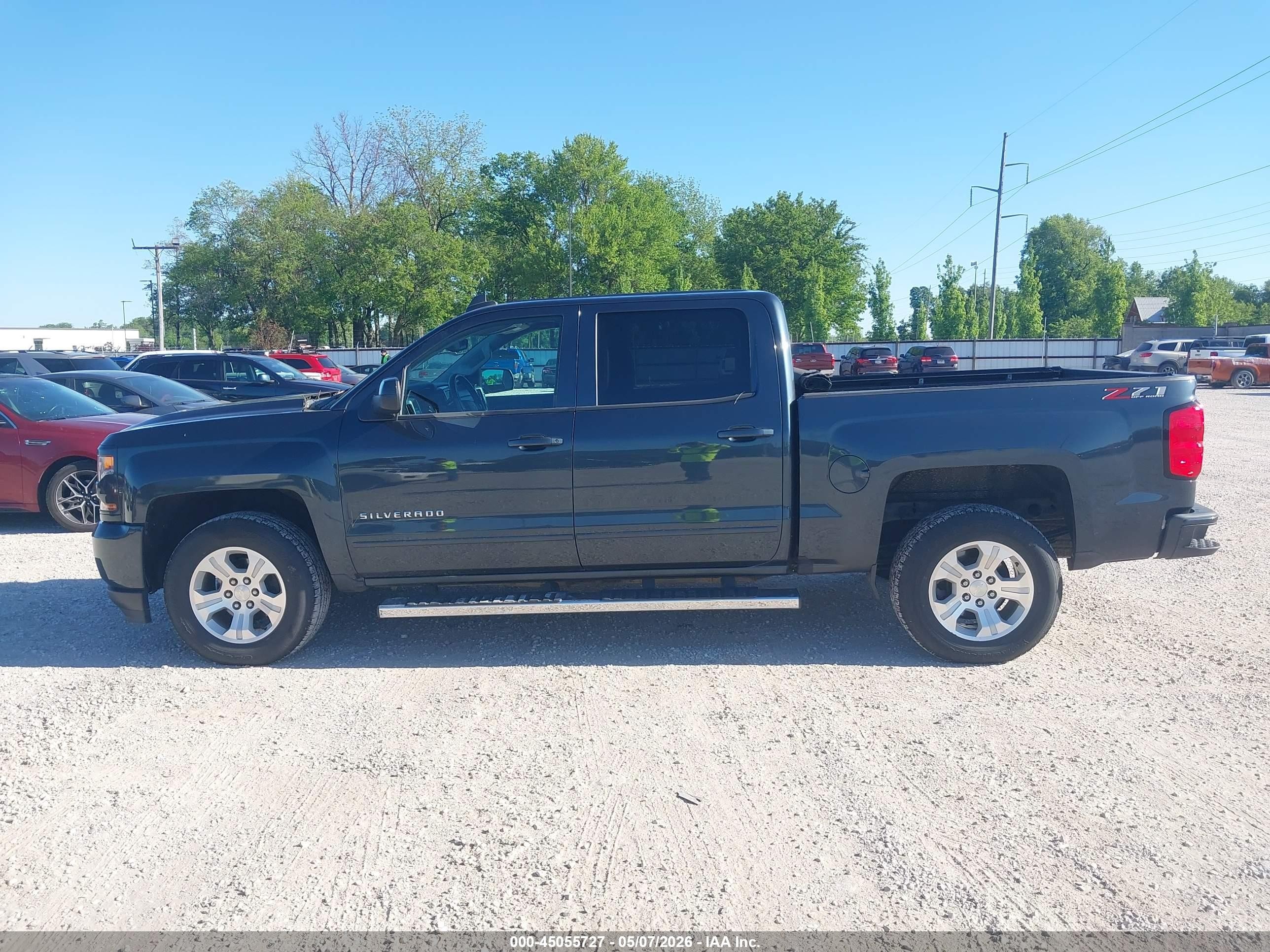 2018 Chevrolet Silverado 1500 2lt Синий vin: 3GCUKREC5JG196940
