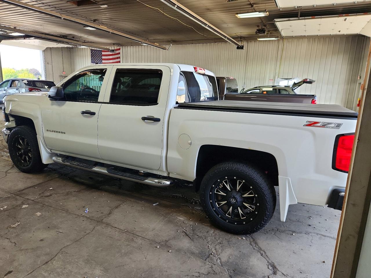 2014 Chevrolet 1500 White vin: 3GCUKREC6EG449897