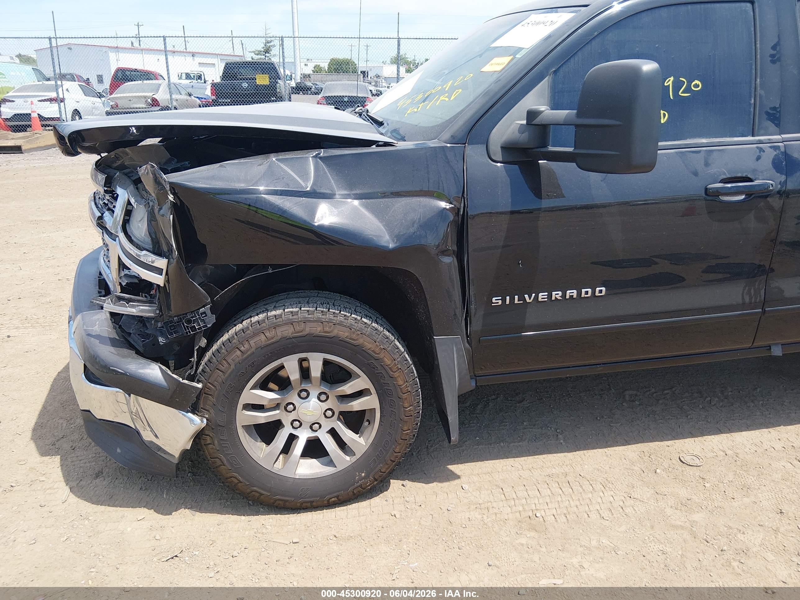 2015 Chevrolet Silverado 1500 1lt Black vin: 3GCUKREC6FG121428