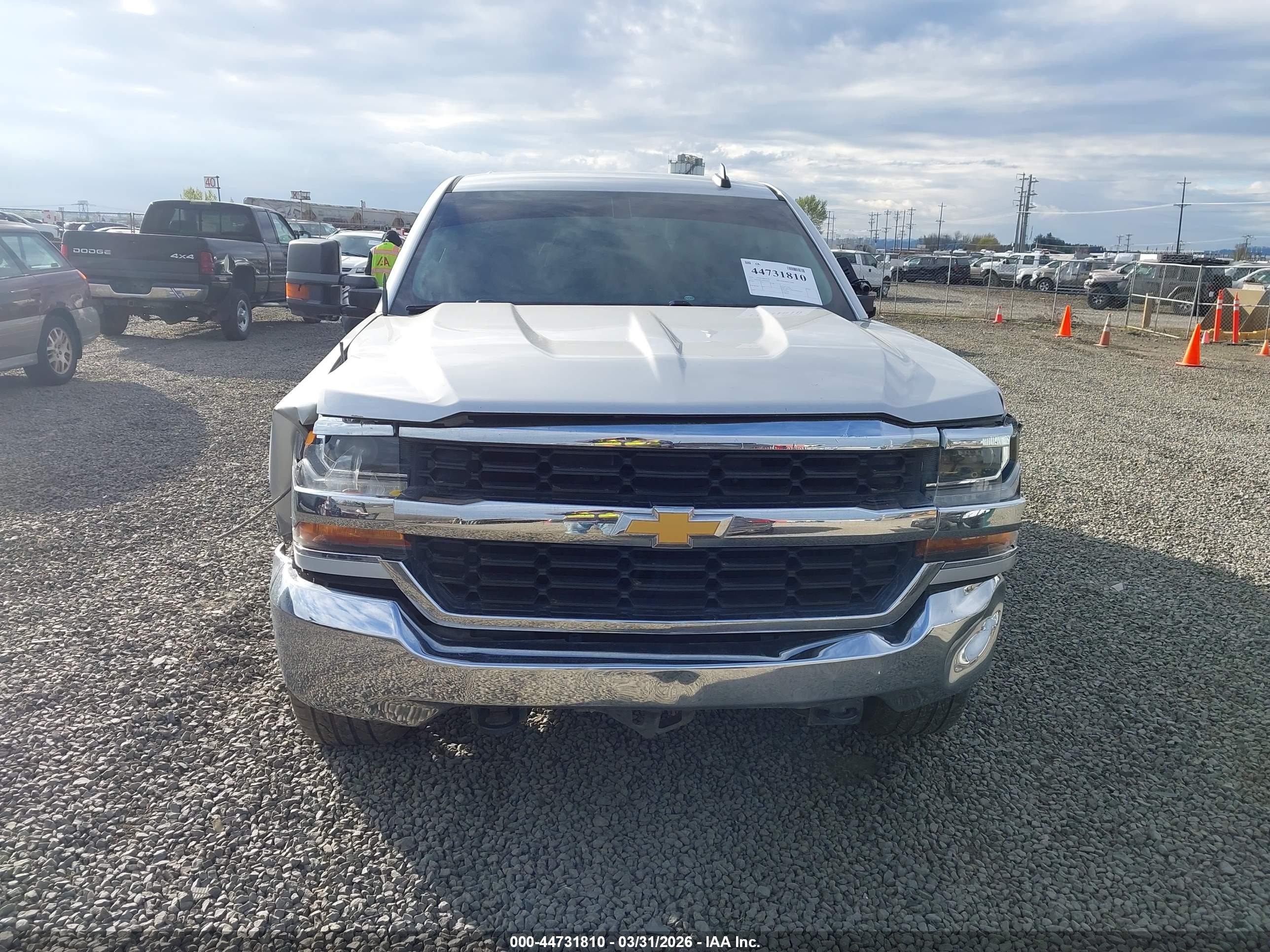 2016 Chevrolet Silverado 1500 1lt Серебряный vin: 3GCUKREC6GG309027