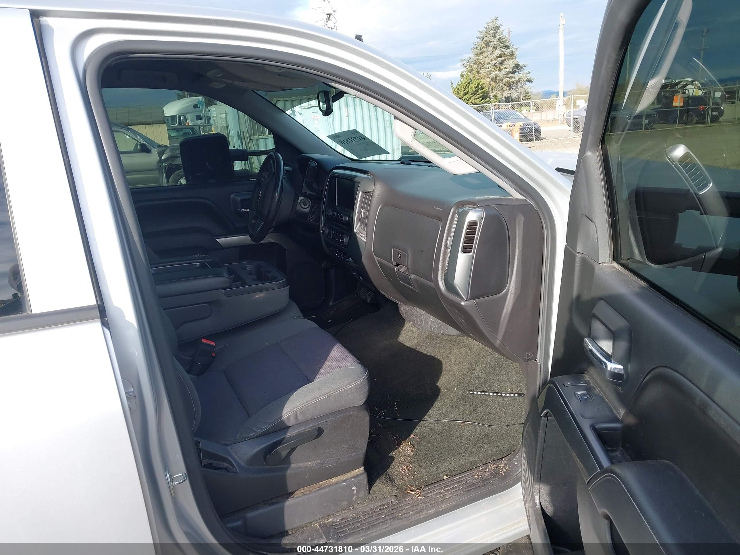 2016 Chevrolet Silverado 1500 1lt Серебряный vin: 3GCUKREC6GG309027