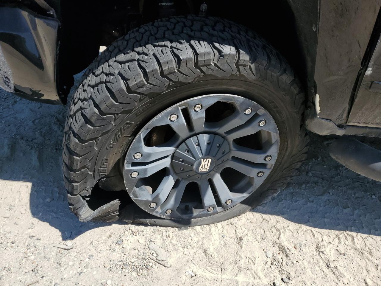 2017 Chevrolet Silverado K1500 Lt Black vin: 3GCUKREC6HG459544 Damage: Left Front Wheel, Curb Rash, > 12 Inches