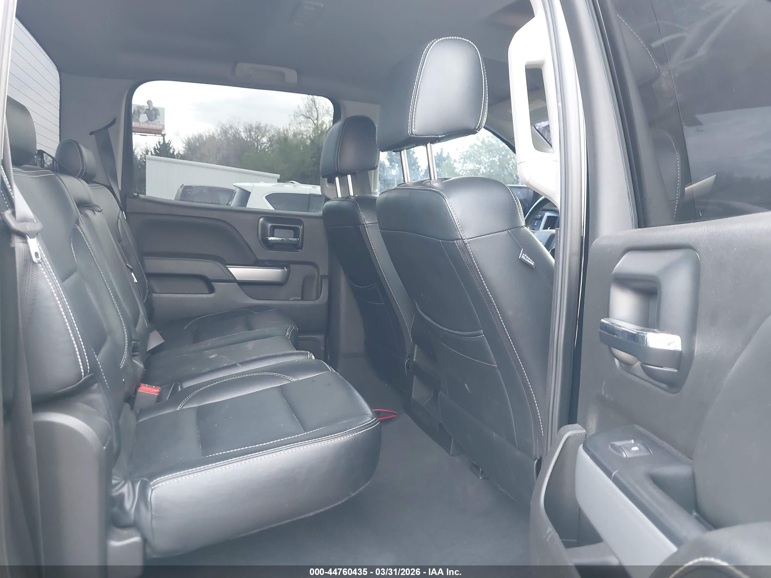 2018 Chevrolet Silverado 1500 2lt Черный vin: 3GCUKREC6JG501426