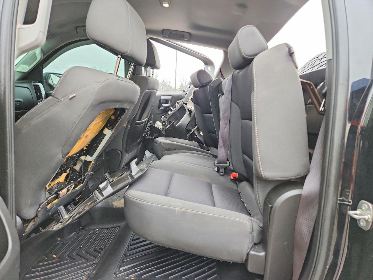 2015 Chev Silverado Black vin: 3GCUKREC7FG153028