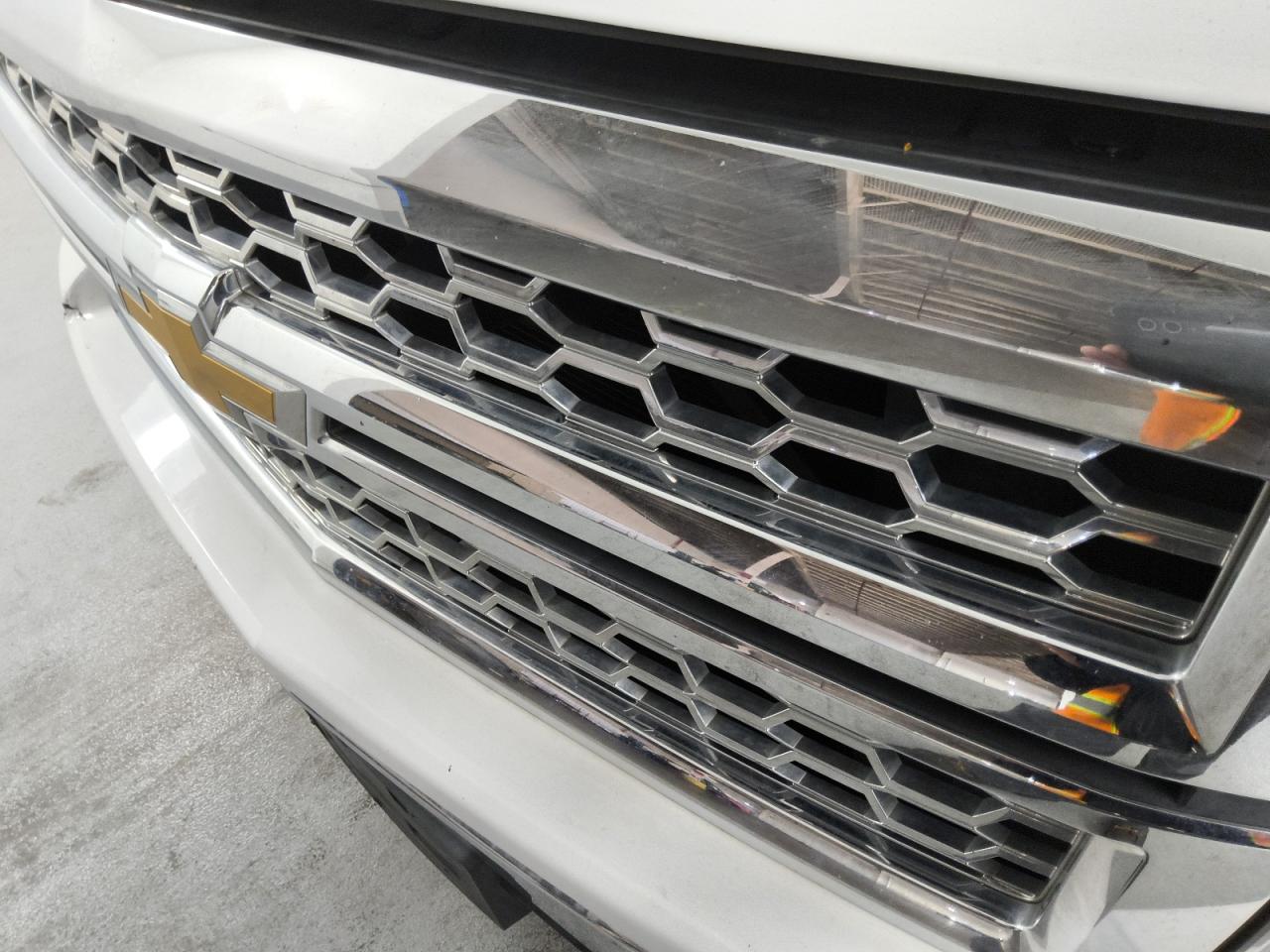 2015 Chevrolet Silverado K1500 Lt White vin: 3GCUKREC7FG519294 Damage: Grille, Chipped, 2