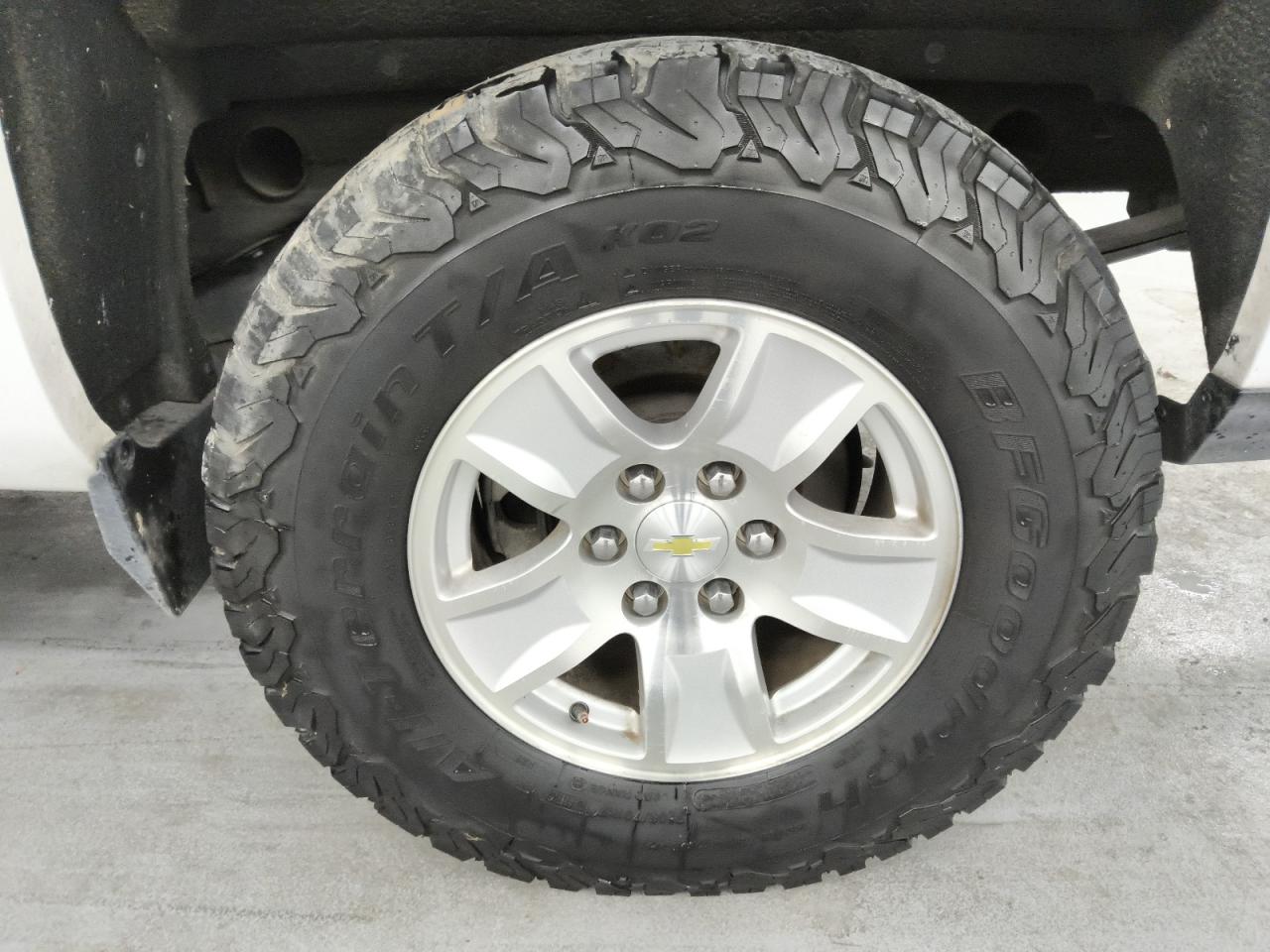 2015 Chevrolet Silverado K1500 Lt White vin: 3GCUKREC7FG519294 Damage: Left Rear Tire, Worn, Replacement Required