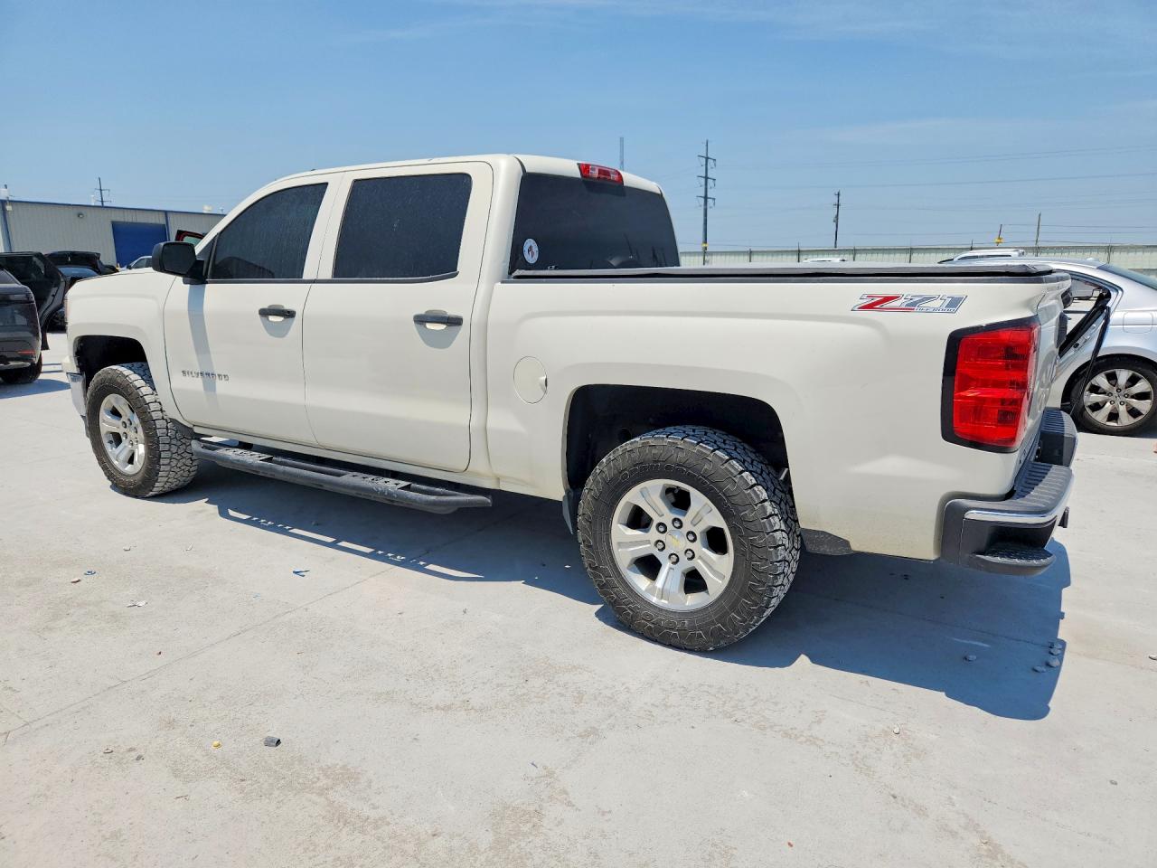 2014 Chevrolet Silverado K1500 Lt White vin: 3GCUKREC8EG435001