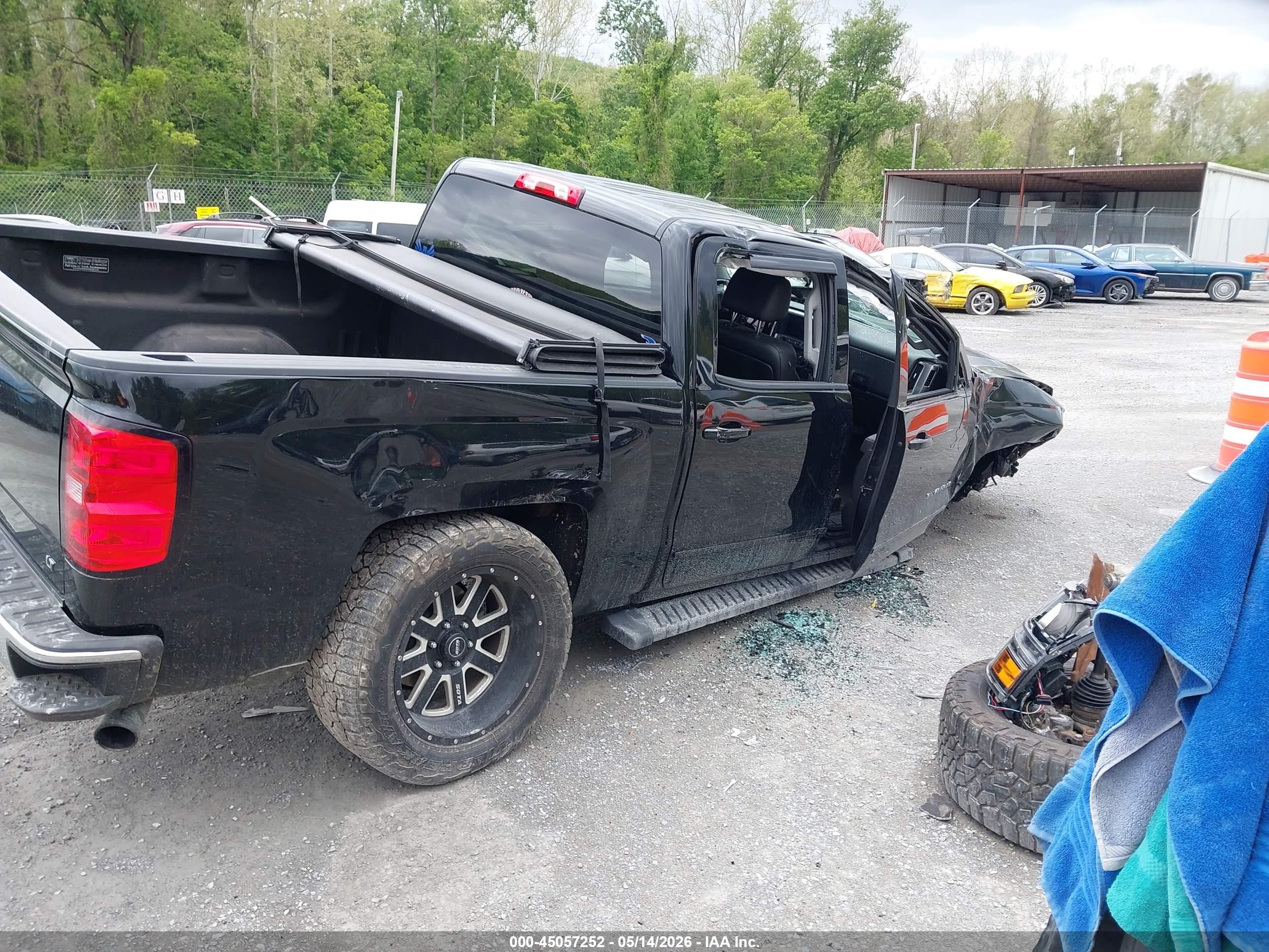 2015 Chevrolet Silverado 1500 1lt Черный vin: 3GCUKREC8FG246169