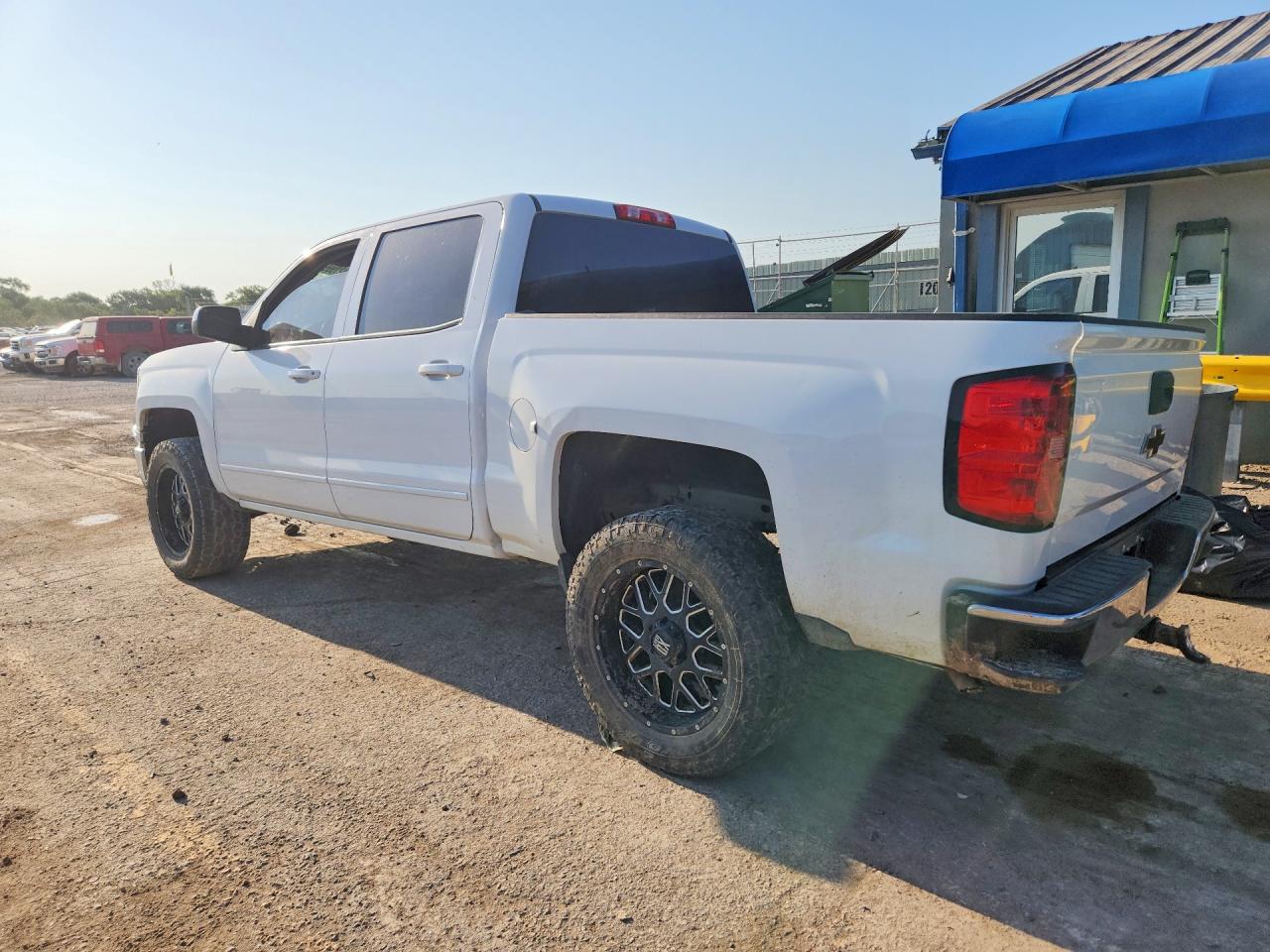 2015 Chevrolet Silverado K1500 Lt White vin: 3GCUKREC9FG144072