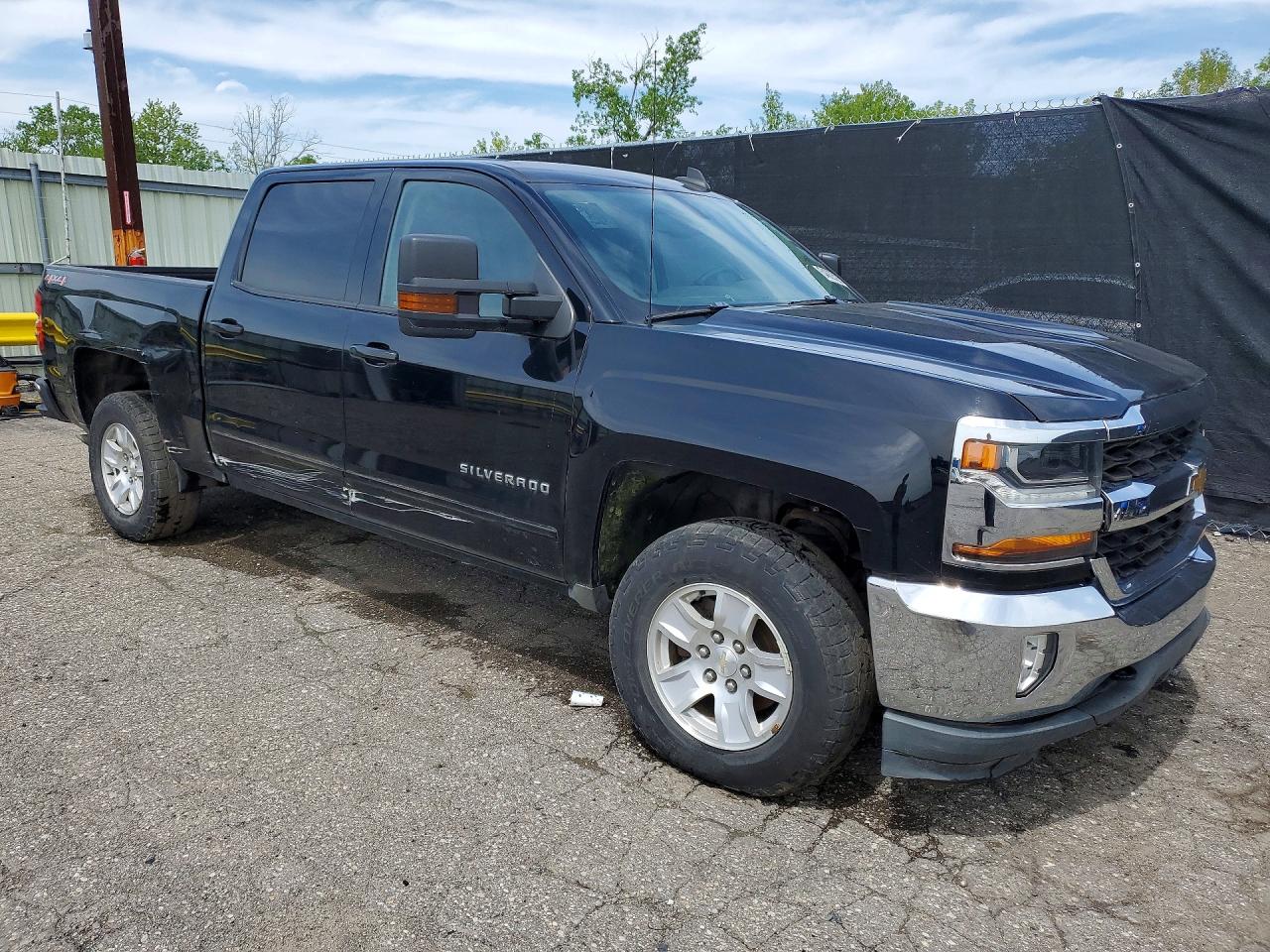 2018 Chevrolet Silverado K1500 Lt Черный vin: 3GCUKREC9JG359444