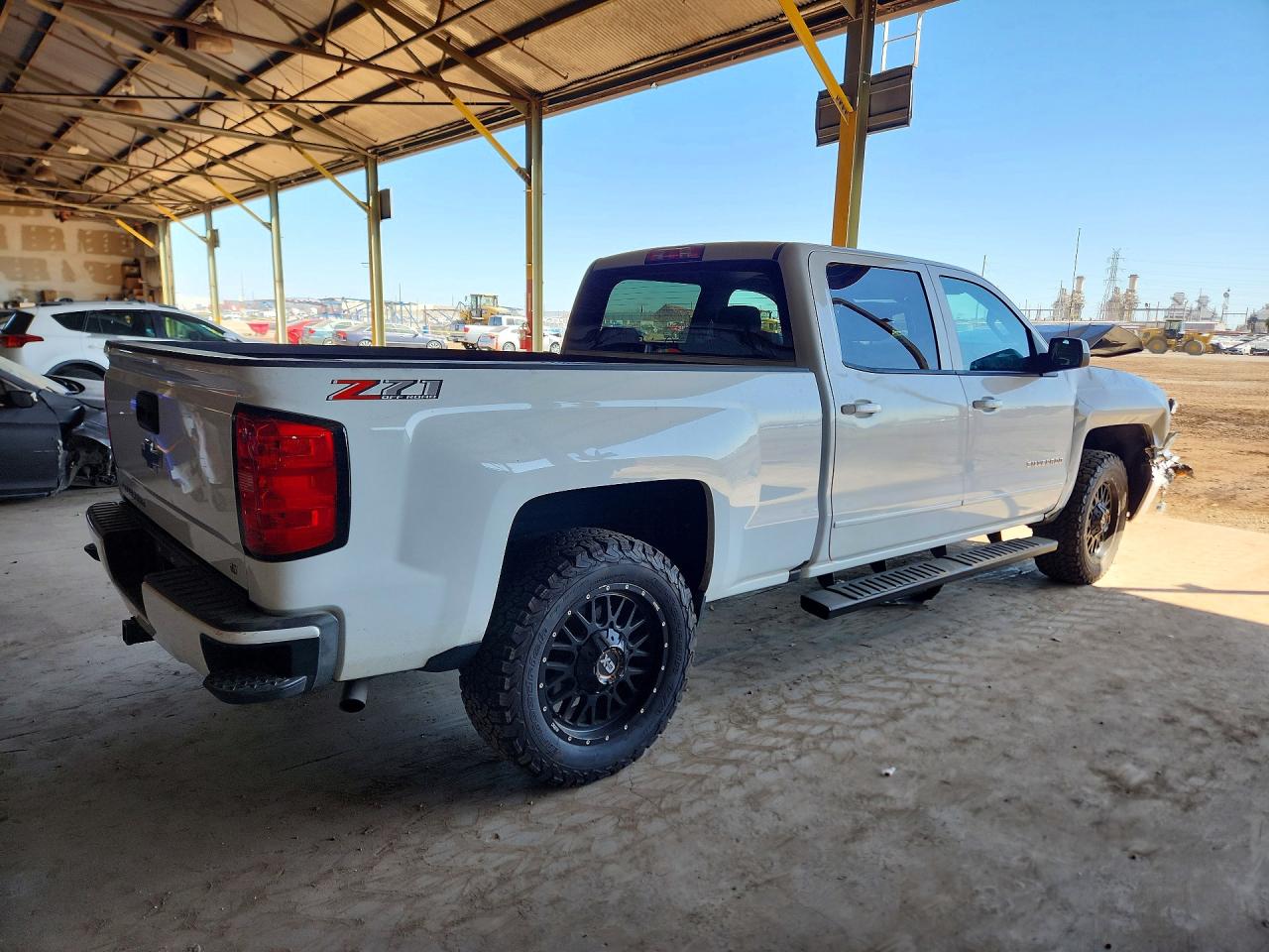 2018 Chevrolet Silverado K1500 Lt White vin: 3GCUKRECXJG495582