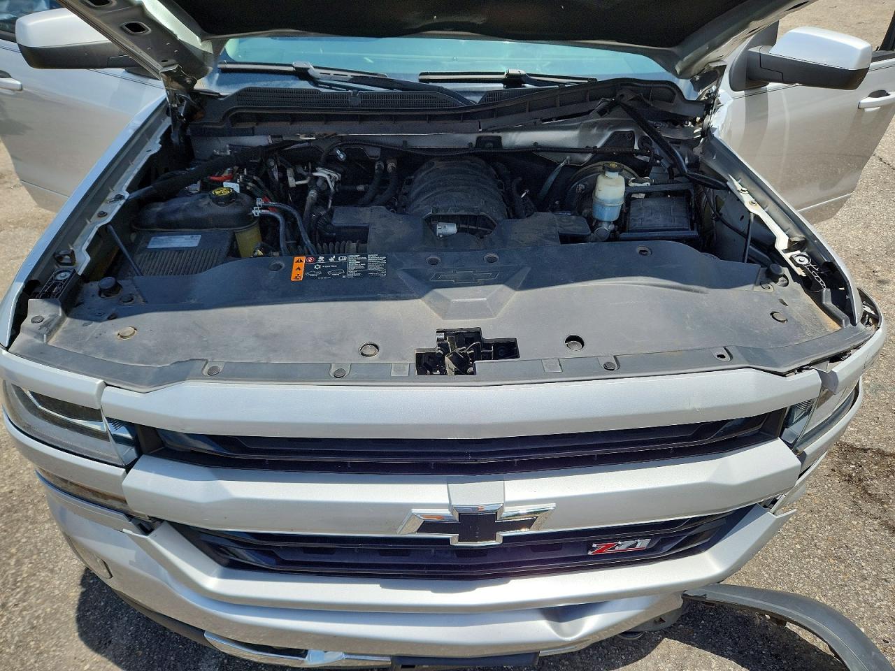 2018 Chevrolet Silverado K1500 Lt Серебряный vin: 3GCUKRECXJG525759