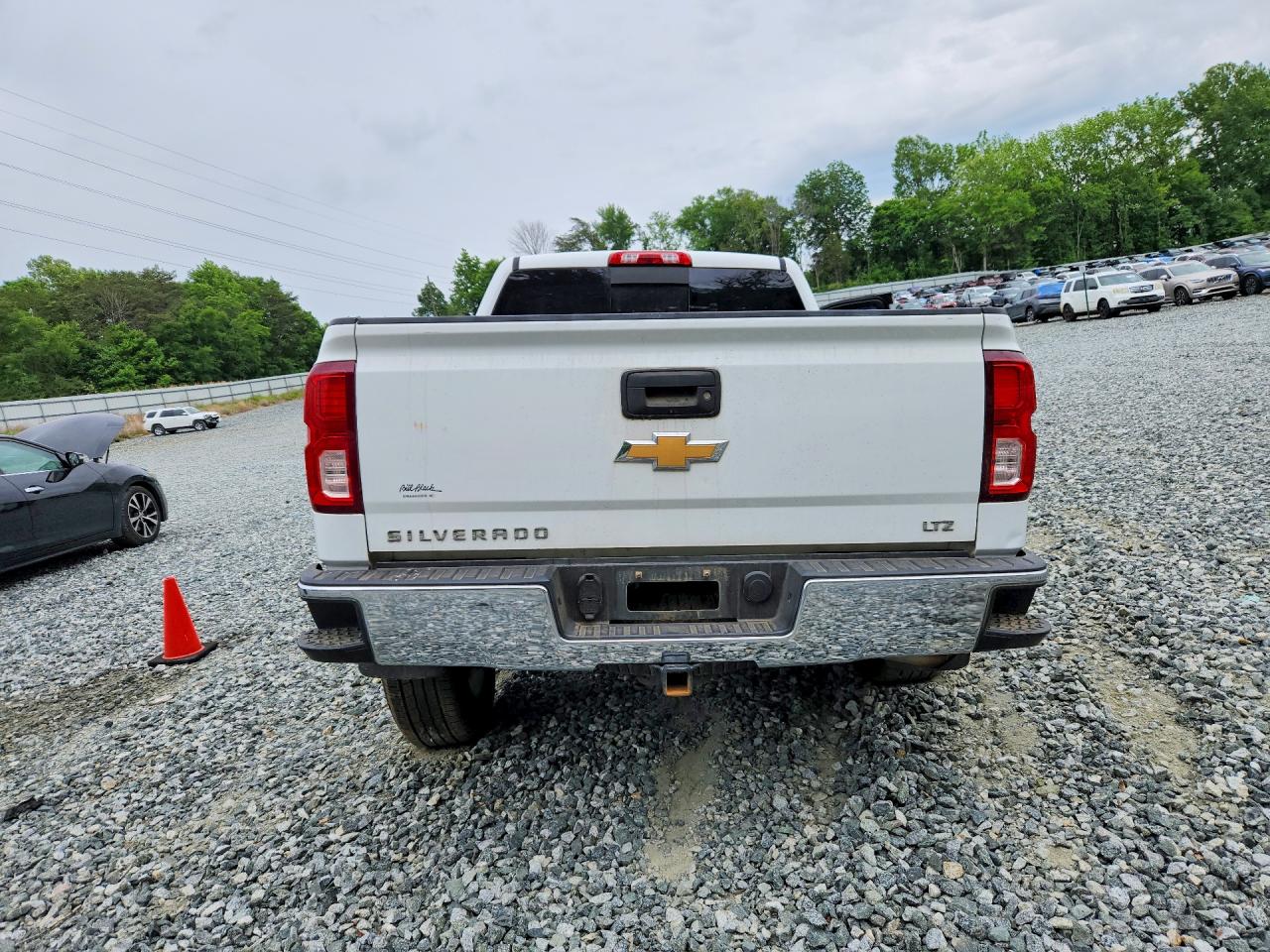 2017 Chevrolet Silverado K1500 Ltz White vin: 3GCUKSEC6HG188119