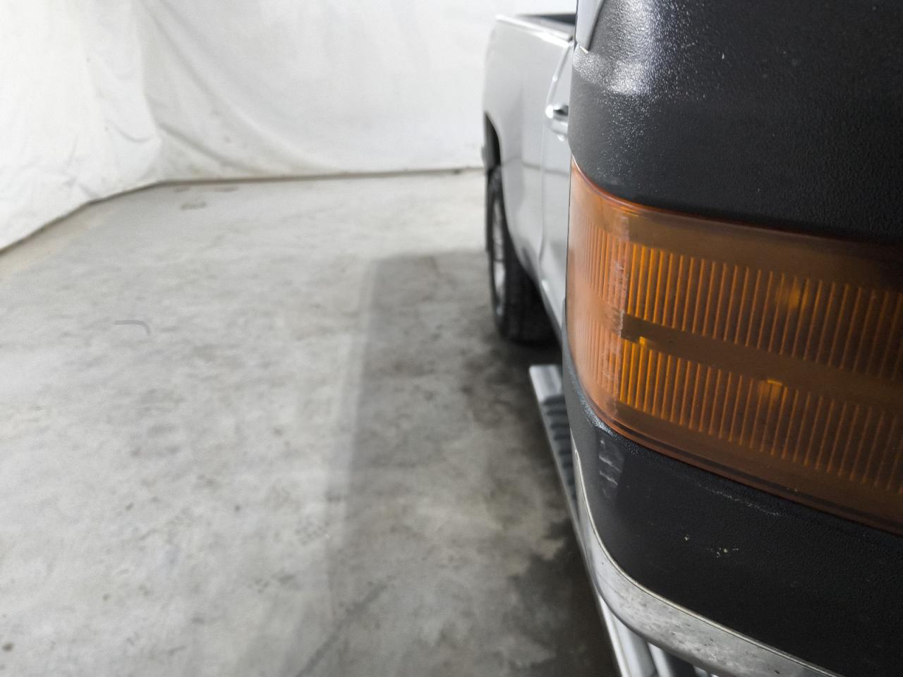 2015 Chevrolet Silverado K1500 Ltz Silver vin: 3GCUKSEJ7FG359889 Damage: Right Front Turn Signal, Heavy Scratch, Replacement Required