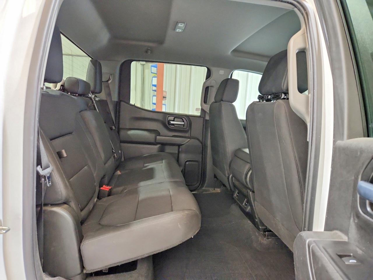 2019 Chevrolet Silverado K1500 Custom White vin: 3GCUYBEF8KG701368