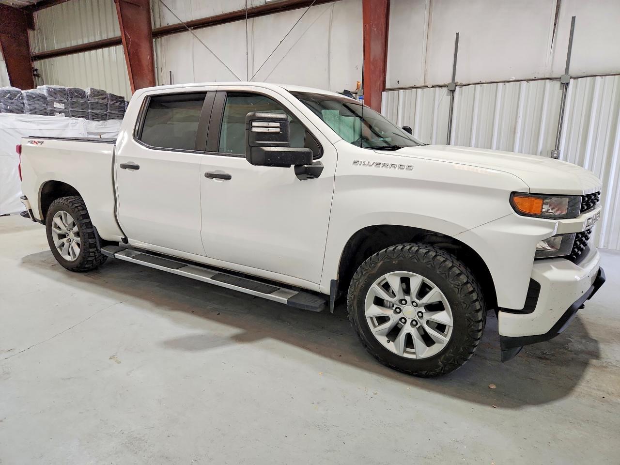 2019 Chevrolet Silverado K1500 Custom White vin: 3GCUYBEF8KG701368