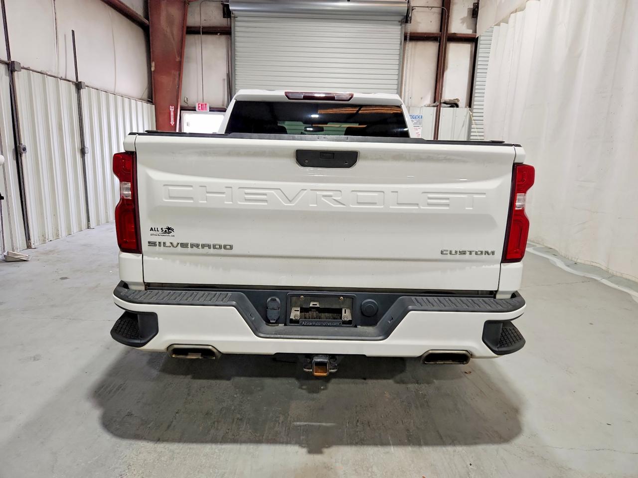 2019 Chevrolet Silverado K1500 Custom White vin: 3GCUYBEF8KG701368