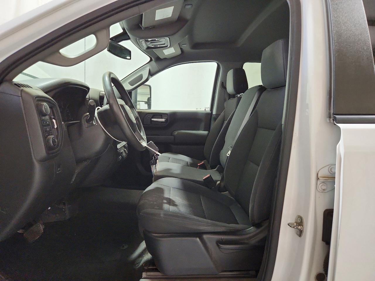 2019 Chevrolet Silverado K1500 Custom White vin: 3GCUYBEF8KG701368