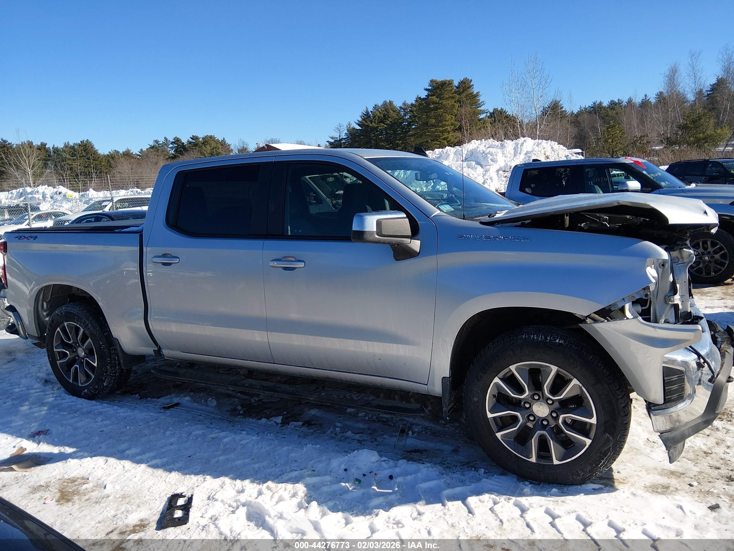 2020 Chevrolet Silverado 1500 4wd  Short Bed Lt Серебряный vin: 3GCUYDED6LG378644