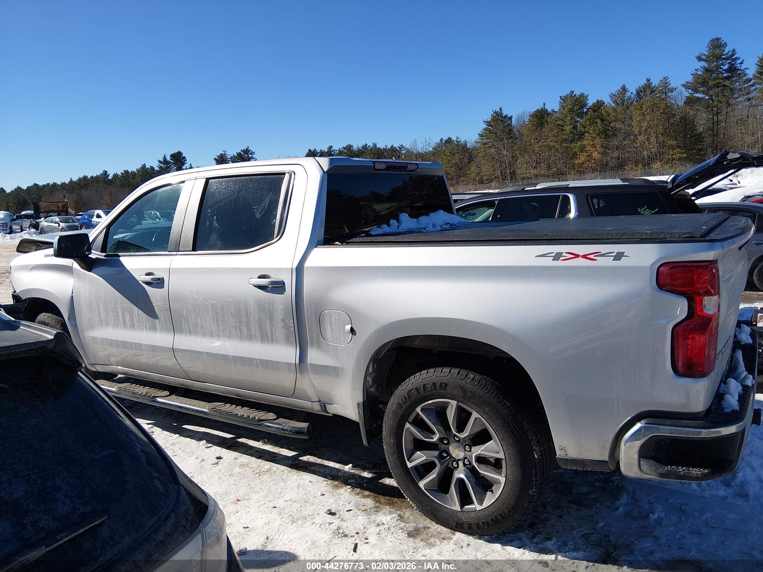 2020 Chevrolet Silverado 1500 4wd  Short Bed Lt Серебряный vin: 3GCUYDED6LG378644