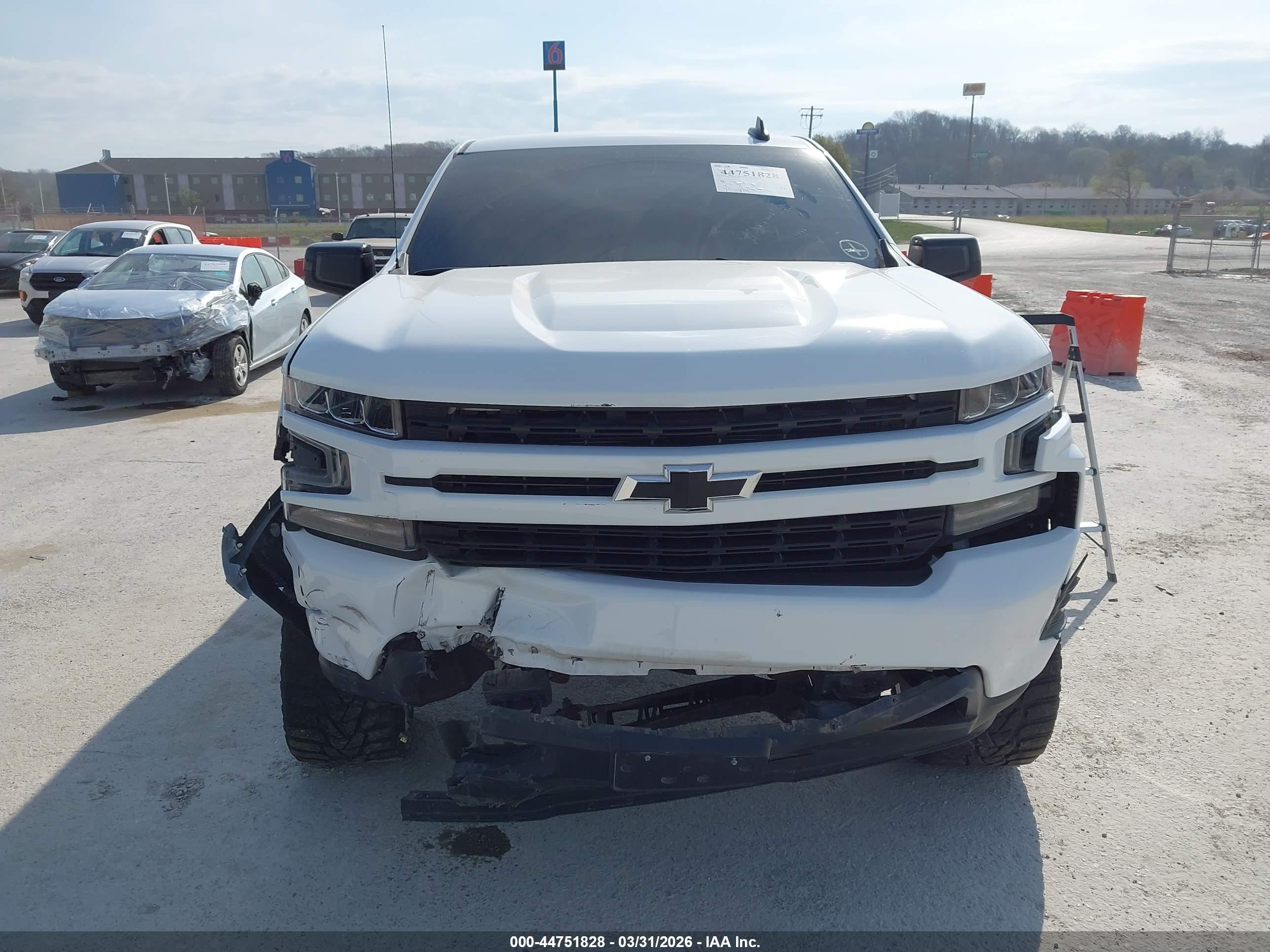 2019 Chevrolet Silverado 1500 Rst Белый vin: 3GCUYEED9KG233215