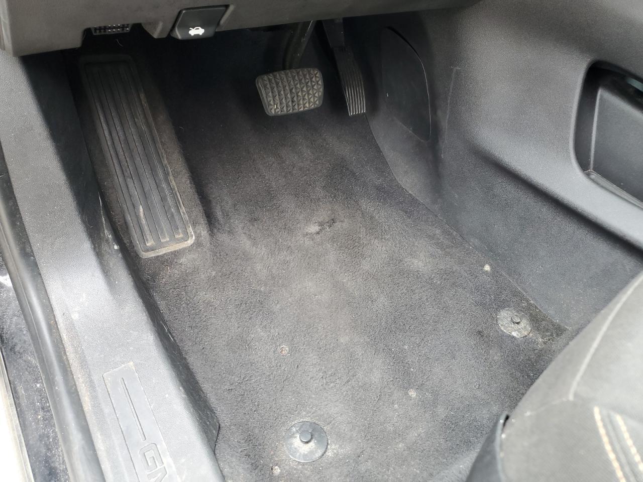 2020 Gmc Terrain Sle Black vin: 3GKALMEV8LL165541 Damage: Left Front Carpet, Torn, 3 To 4 Inches